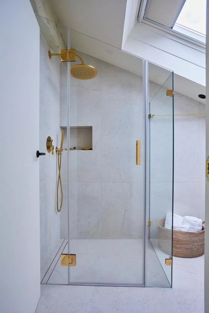 Shower in Helguera Palacio Boutique & Antique