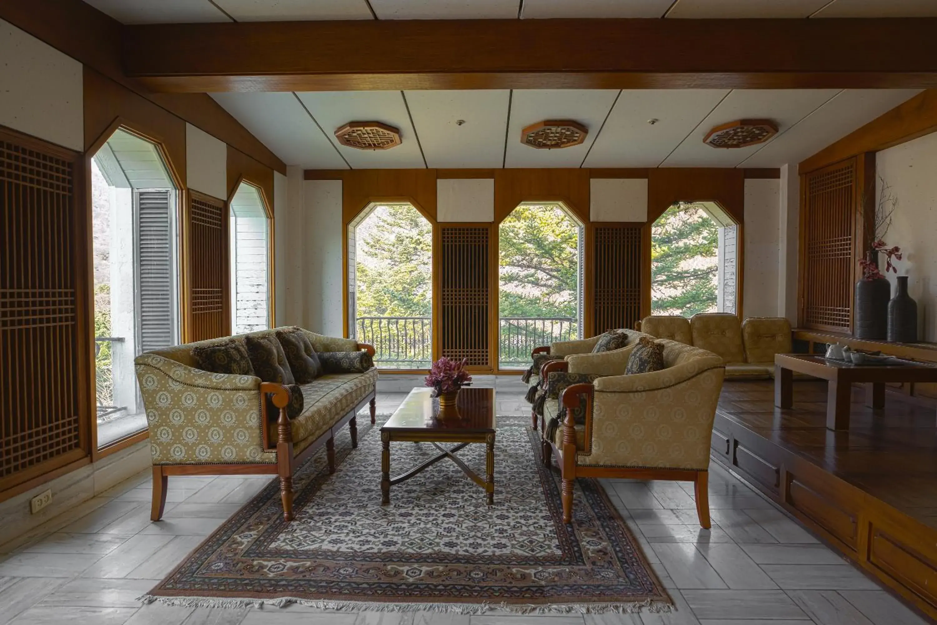 Living room, Seating Area in KensingtonHotel Seorak