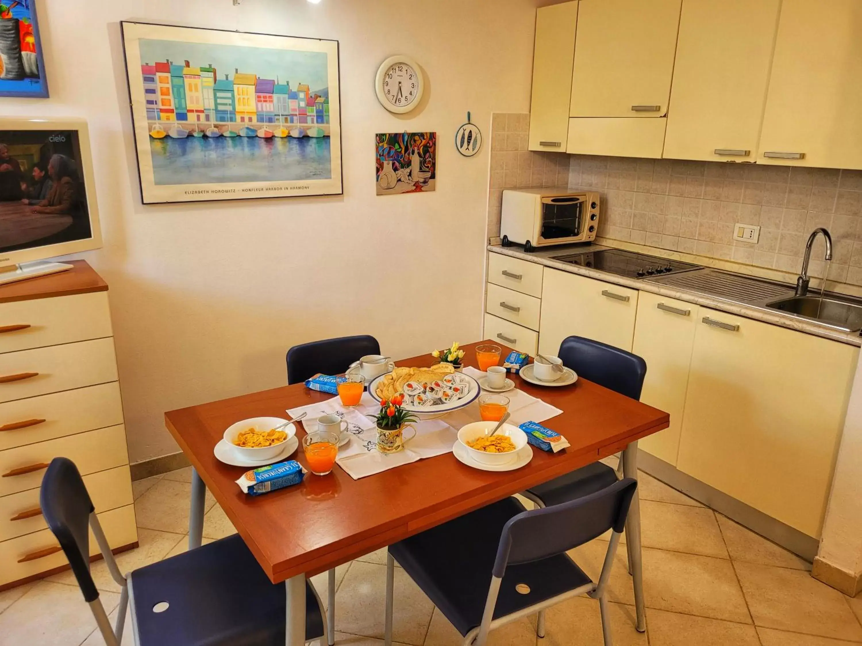 Kitchen or kitchenette, Dining Area in Pineta Azzurra