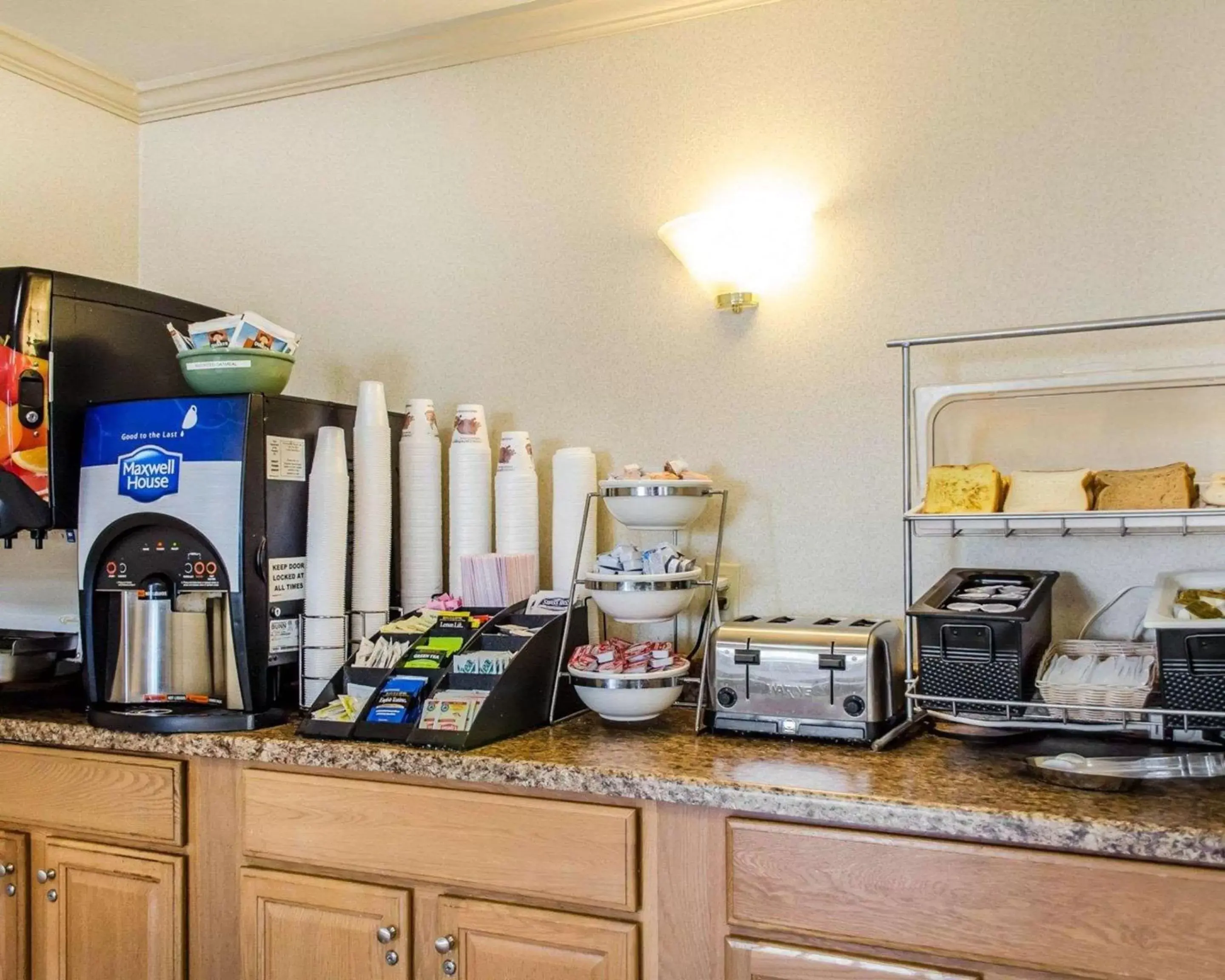 Restaurant/places to eat in Clarion Inn Strasburg - Lancaster Restaurant/places to eat in Clarion Inn Strasburg - Lancaster