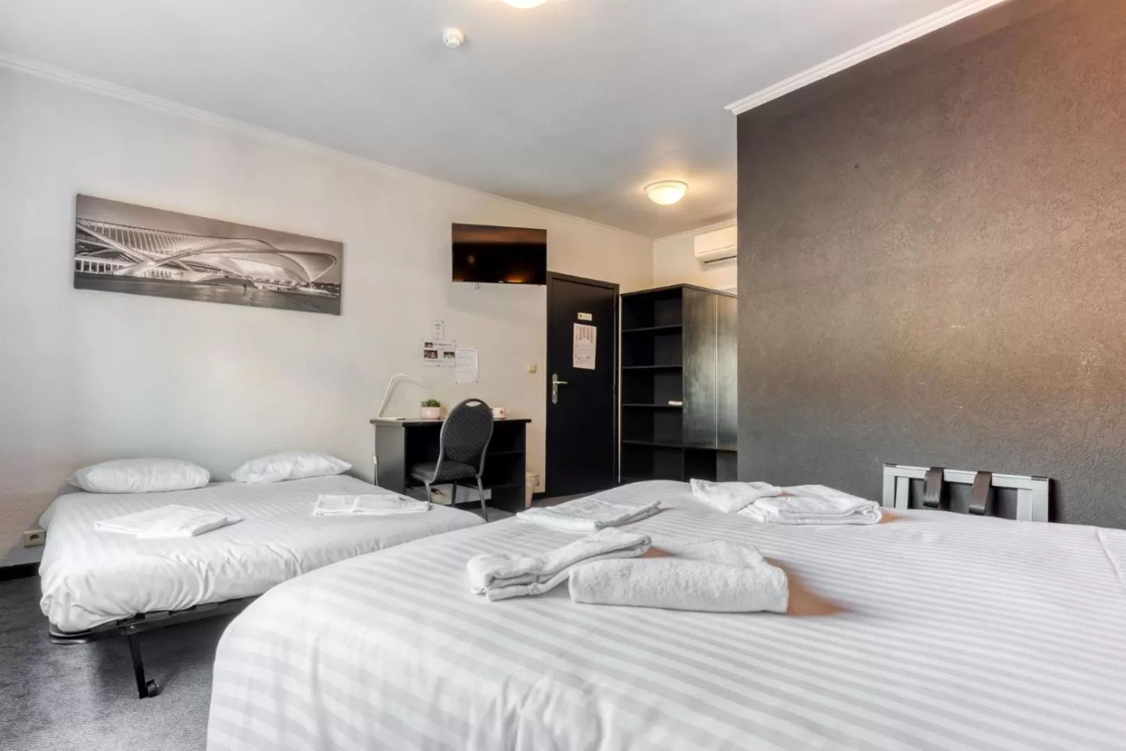 Bed in Hôtel de la Gare