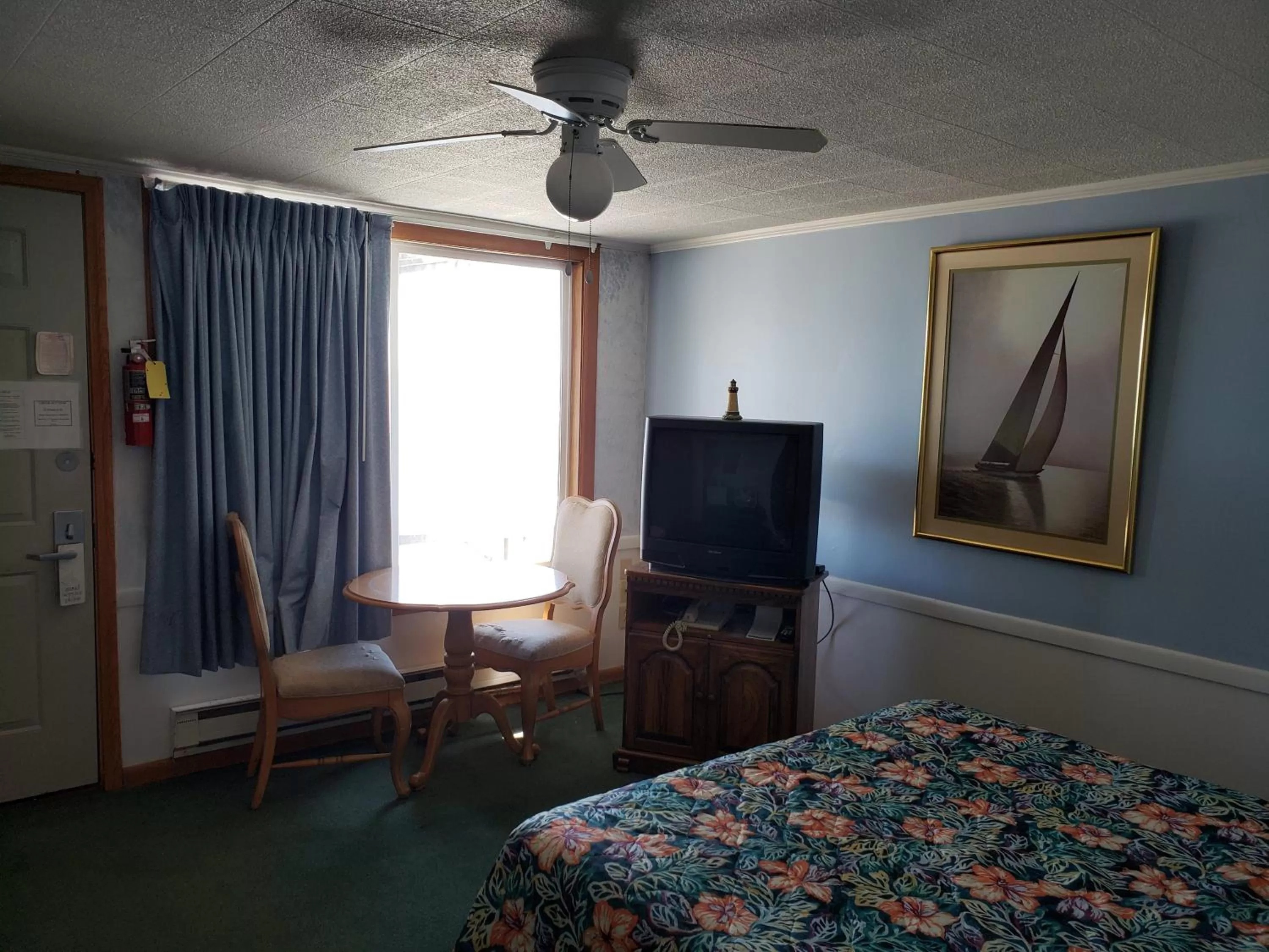 Bed in Algoma Beach Motel