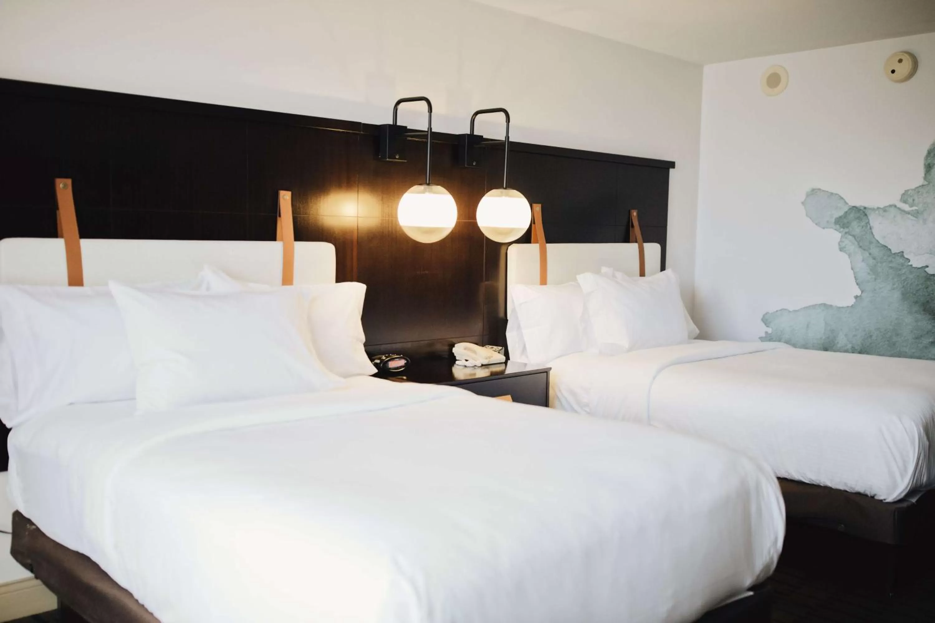 Bed in The Chattanoogan Hotel, Curio Collection By Hilton