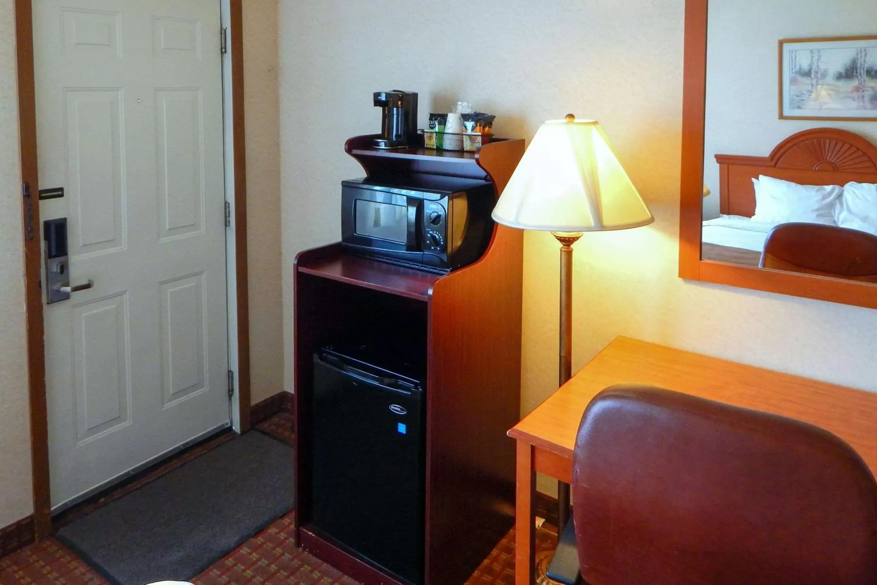 Photo of the whole room, TV/Entertainment Center in Quality Inn Sheridan