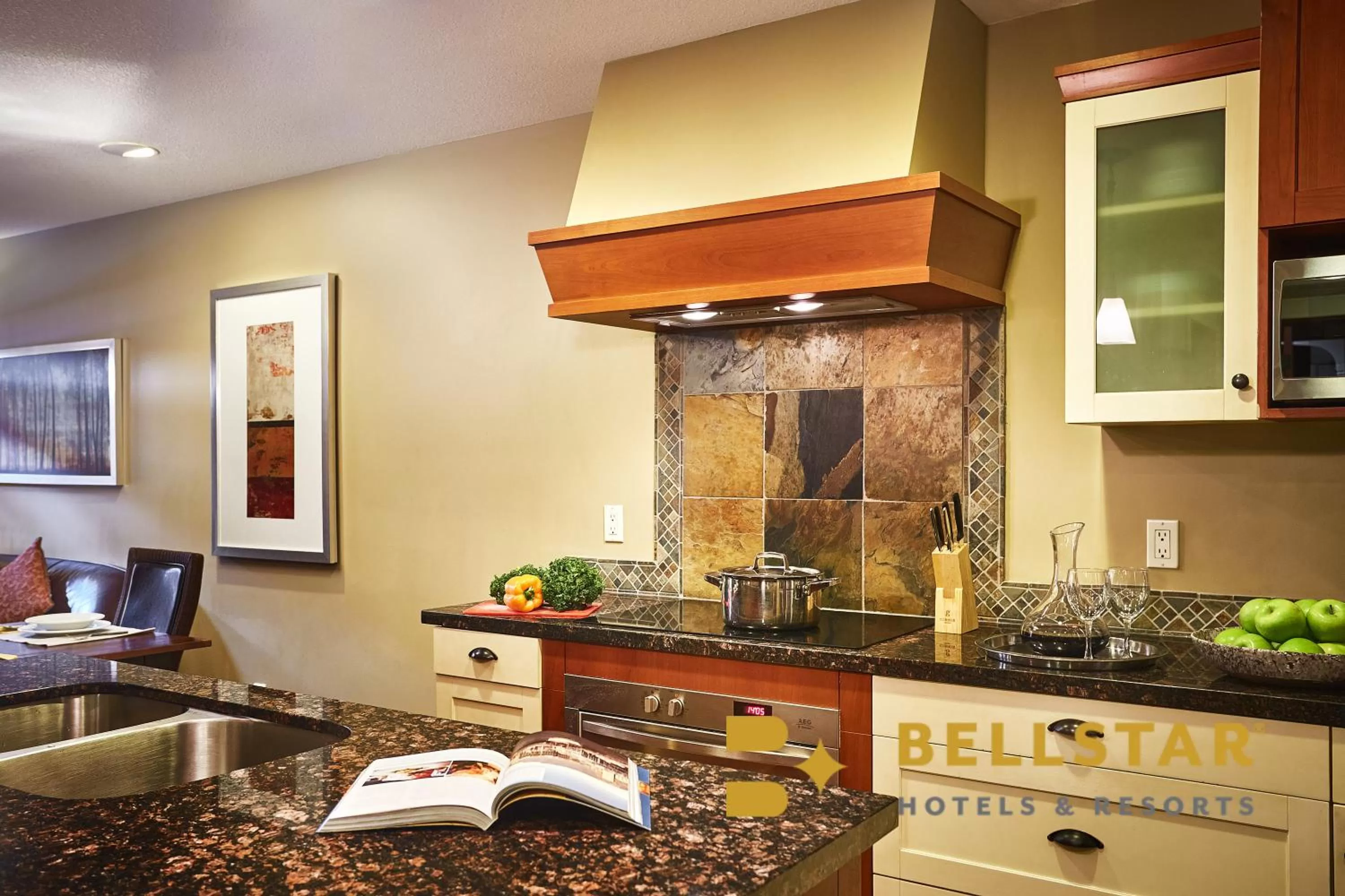 Kitchen or kitchenette in Bellstar Suites at Solara Resort