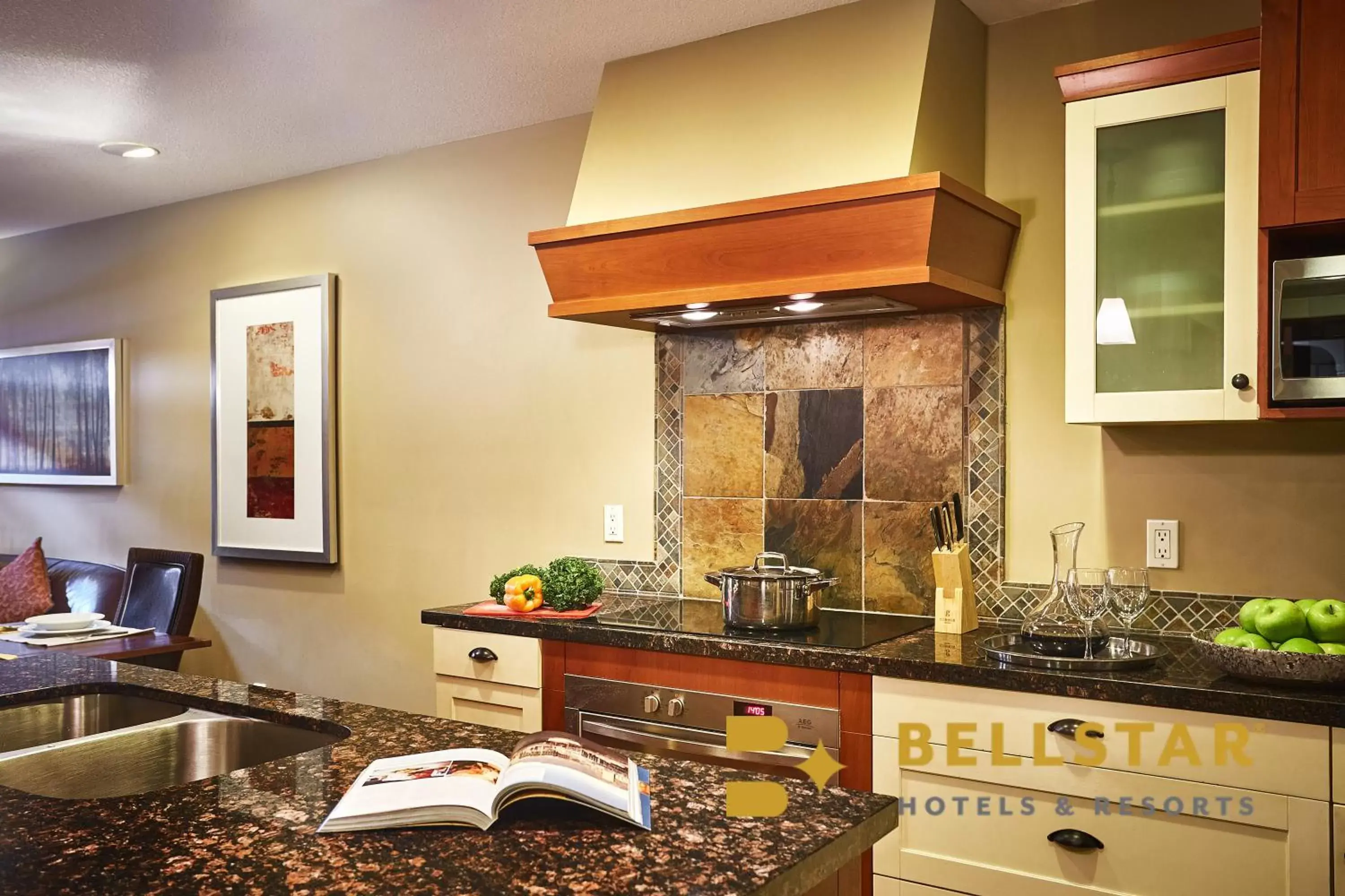 Kitchen or kitchenette, Kitchen/Kitchenette in Solara Resort by Bellstar Hotels