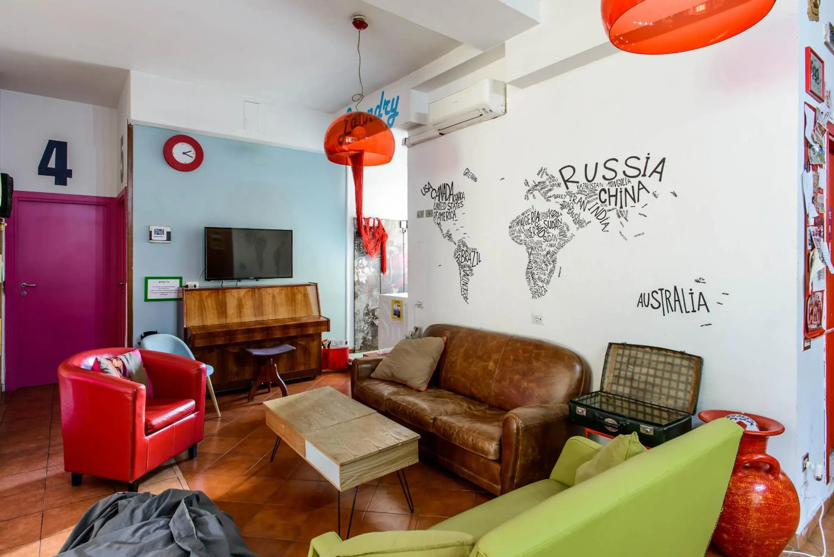 Communal lounge/ TV room, Seating Area in Hostel of the Sun