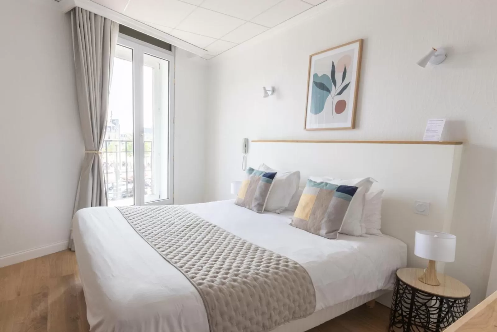 Bed in Hôtel Porte Mars - Reims Gare Centre Arena