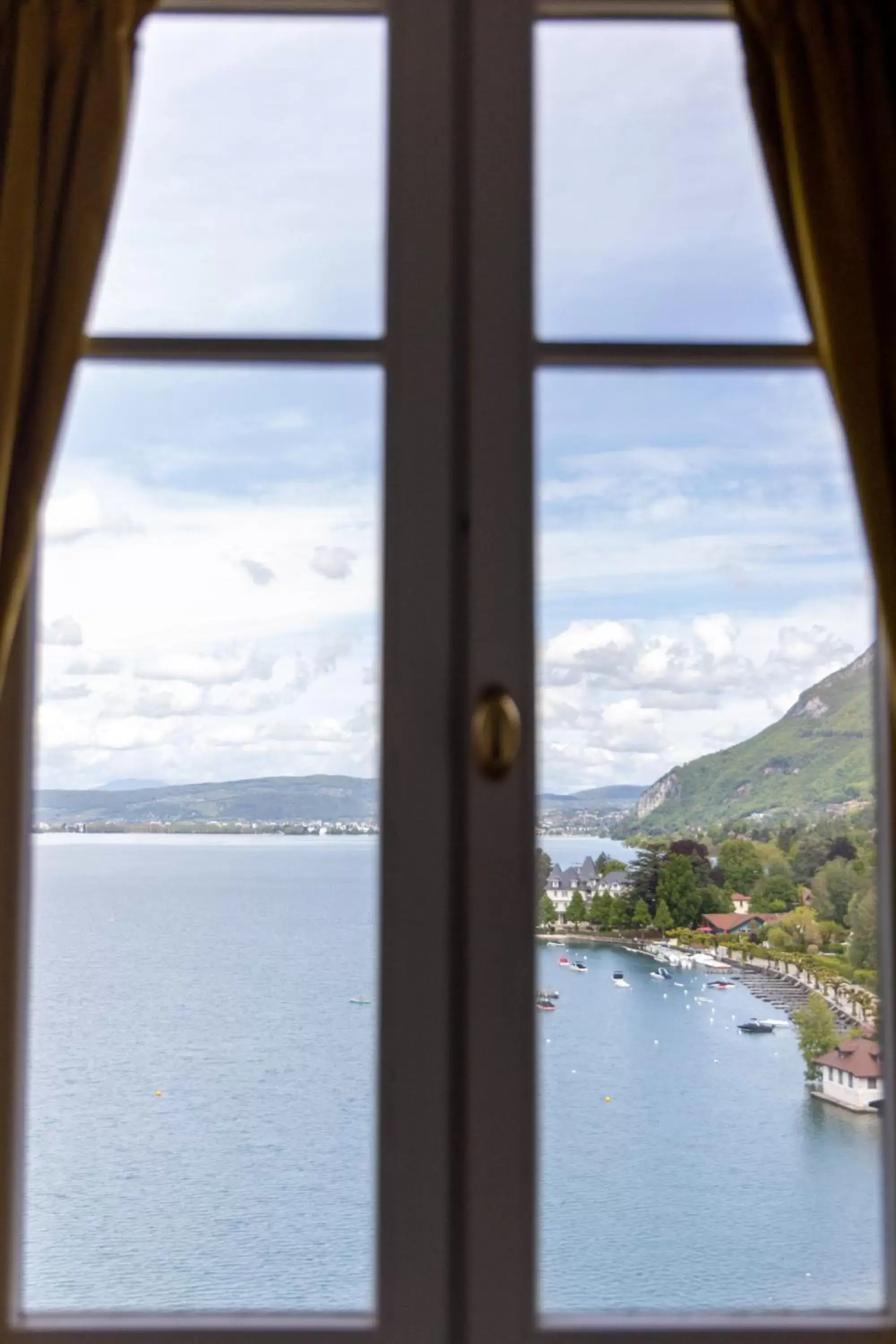 Lake view, River View in Le Palace De Menthon