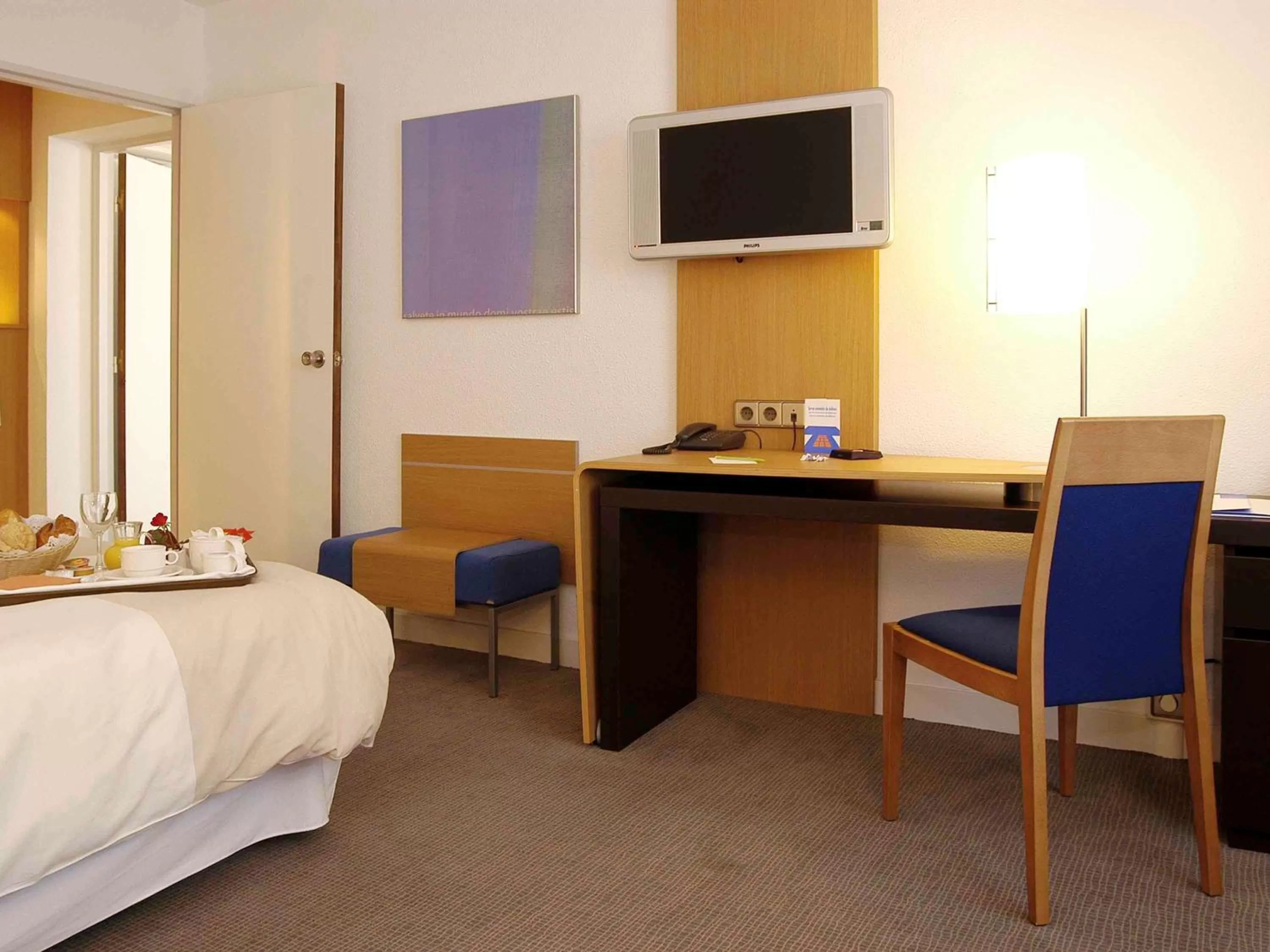 Photo of the whole room, Bed in Novotel Andorra