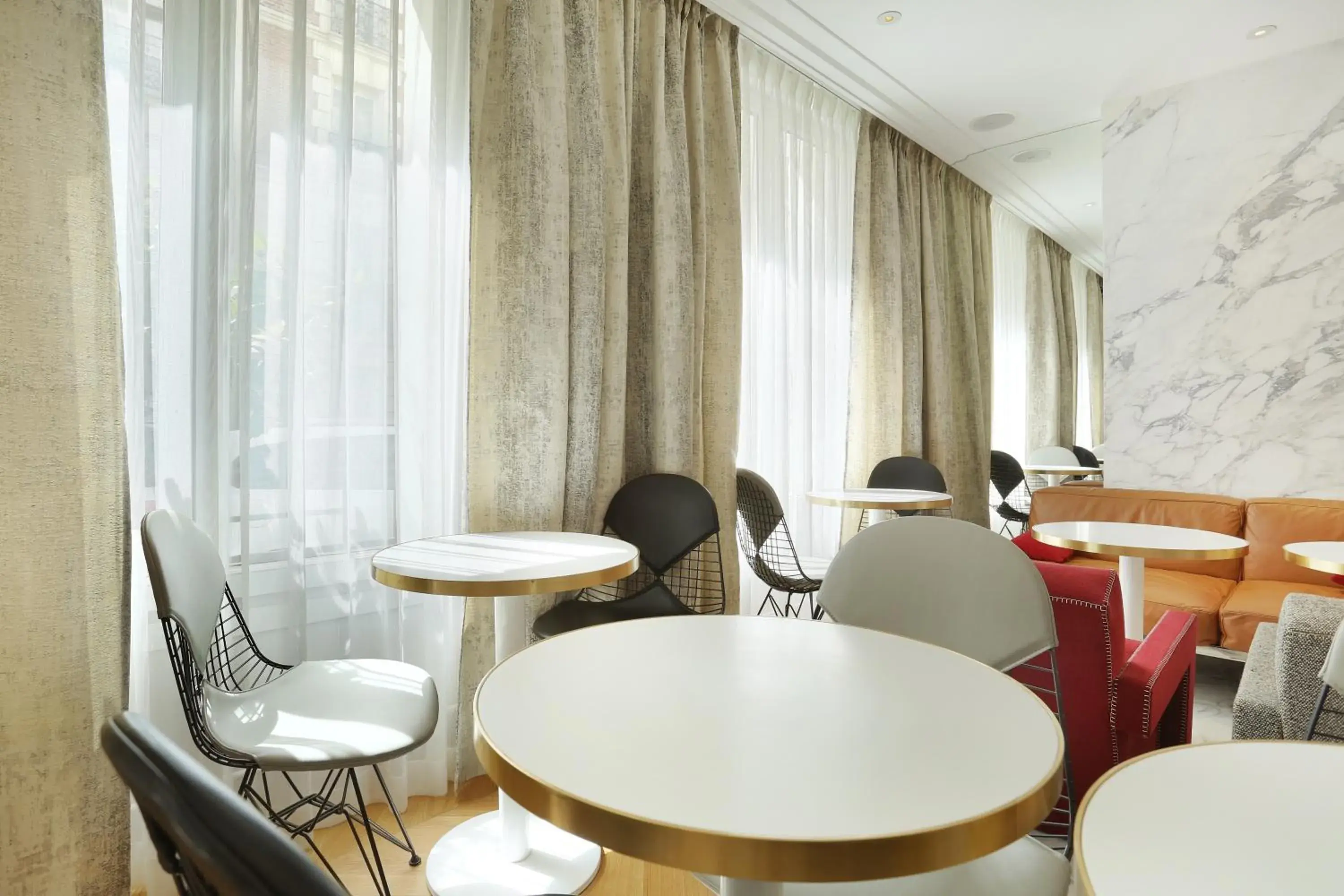 Communal lounge/ TV room, Lounge/Bar in Nouvel Hotel Eiffel