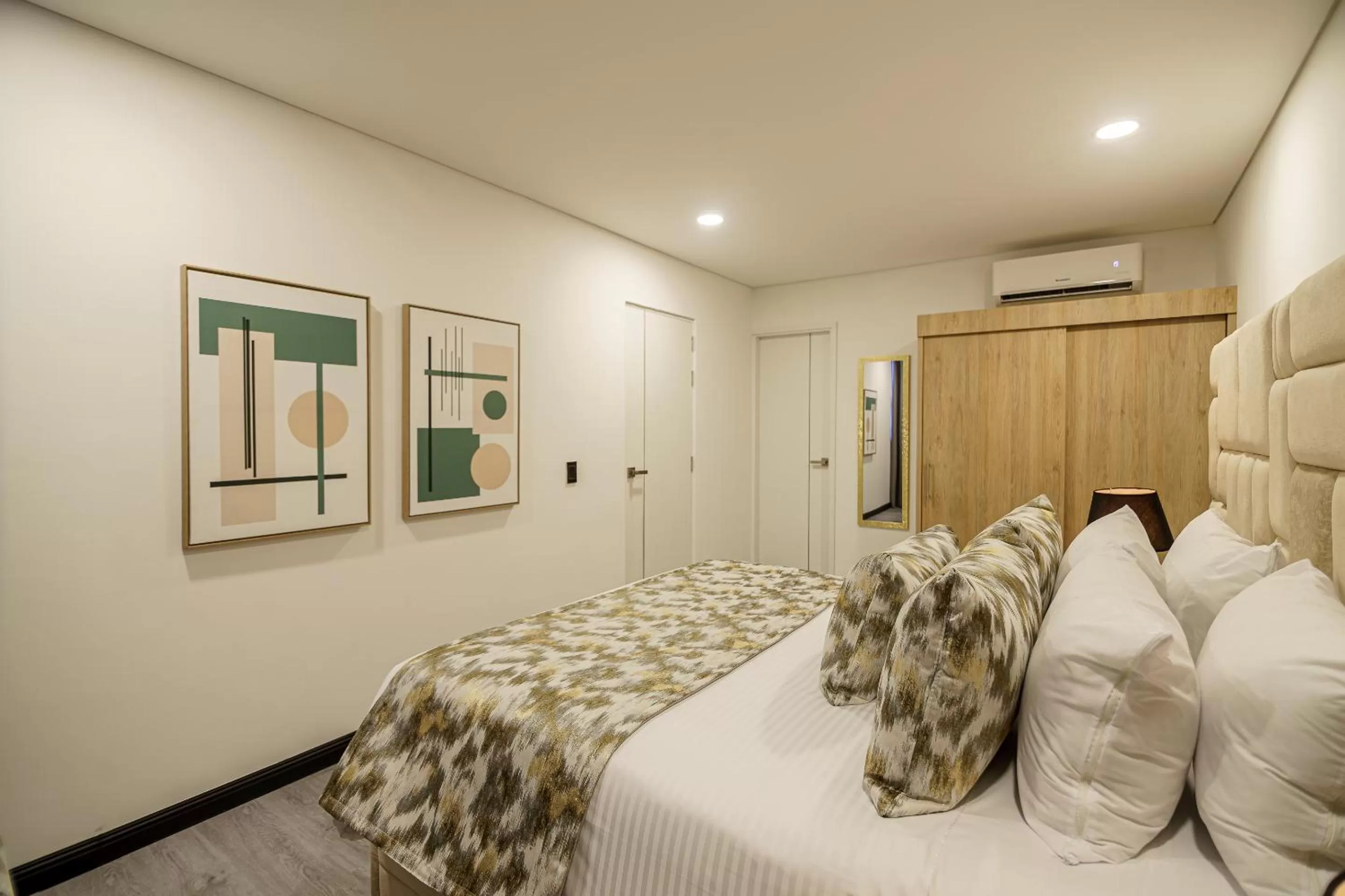 Bedroom, Bed in First Class Hotel