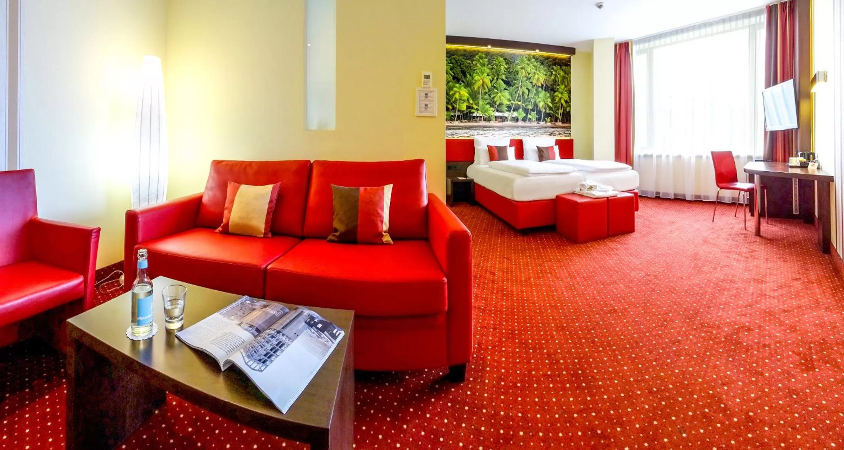 Photo of the whole room, Bed in Best Western Plus Plaza Berlin Kurfürstendamm