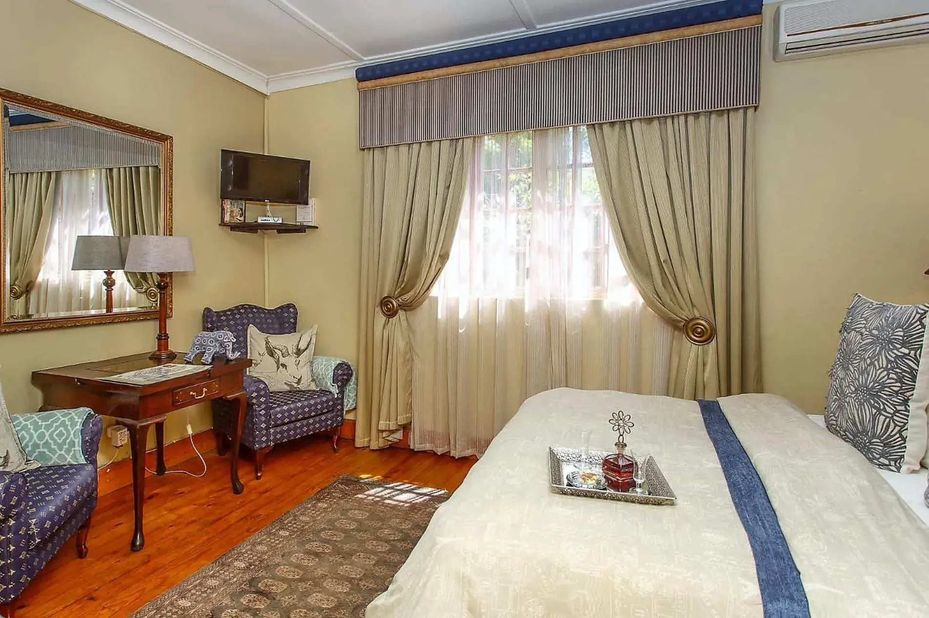 Photo of the whole room, Bed in Riverside Guest Lodge Photo of the whole room, Bed in Riverside Guest Lodge