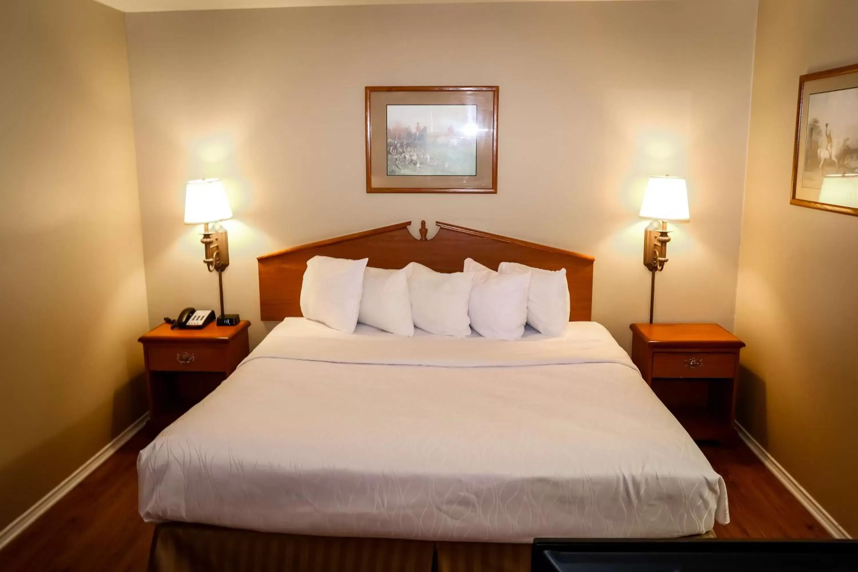 Bedroom, Bed in SureStay Hotel by Best Western Sonora