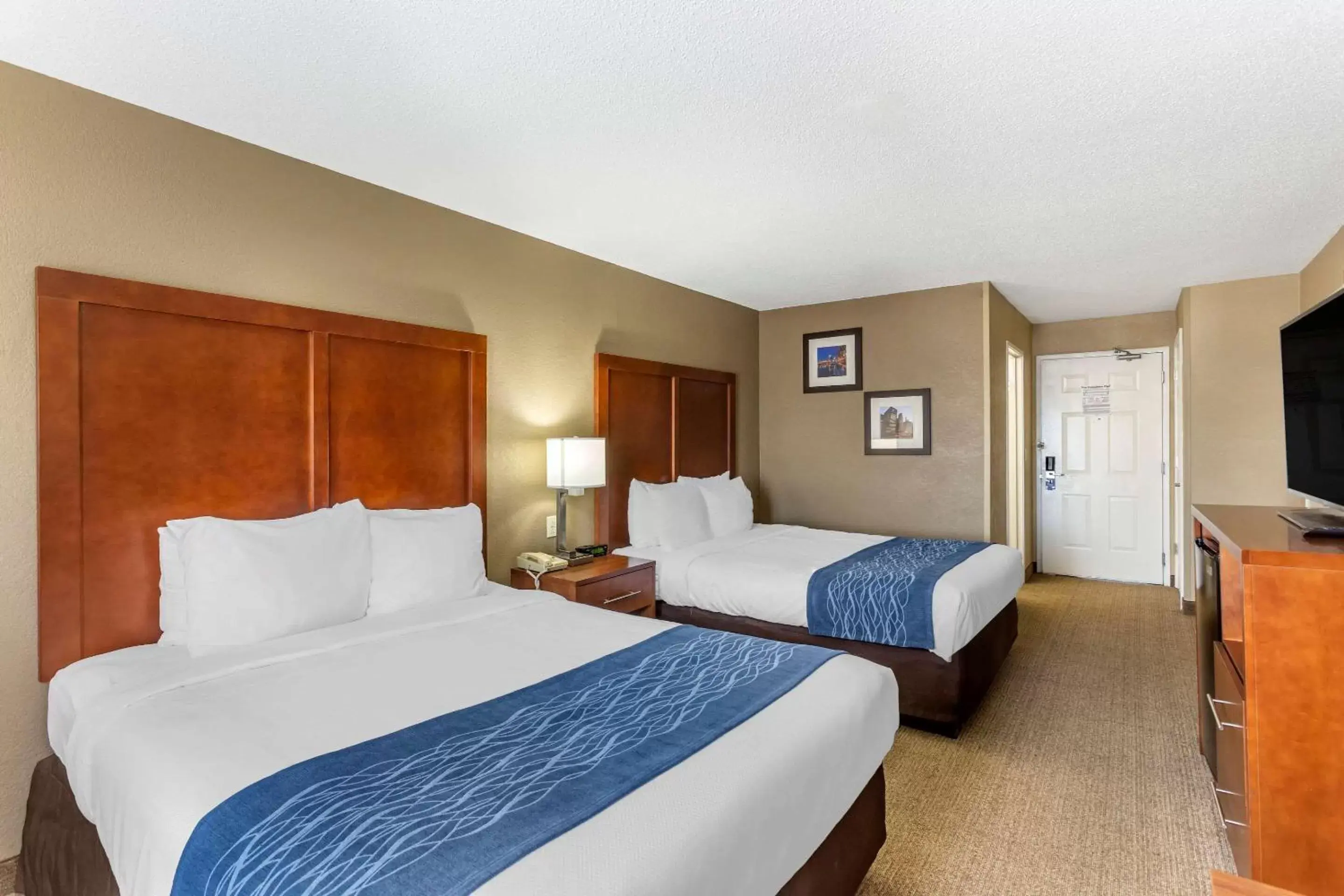 Photo of the whole room, Bed in Comfort Inn Gurnee near Six Flags