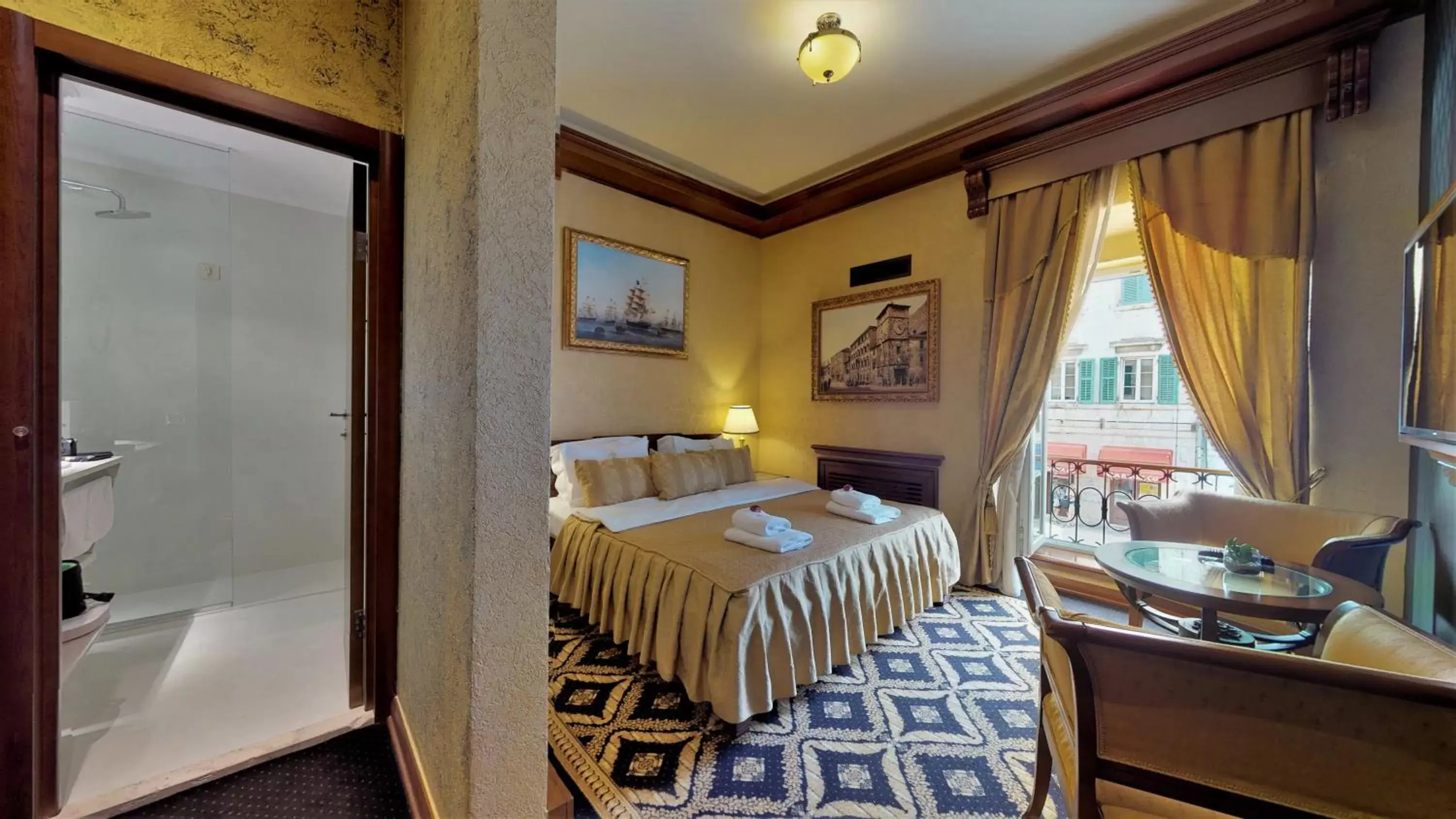 Bed in Historic Boutique Hotel Cattaro