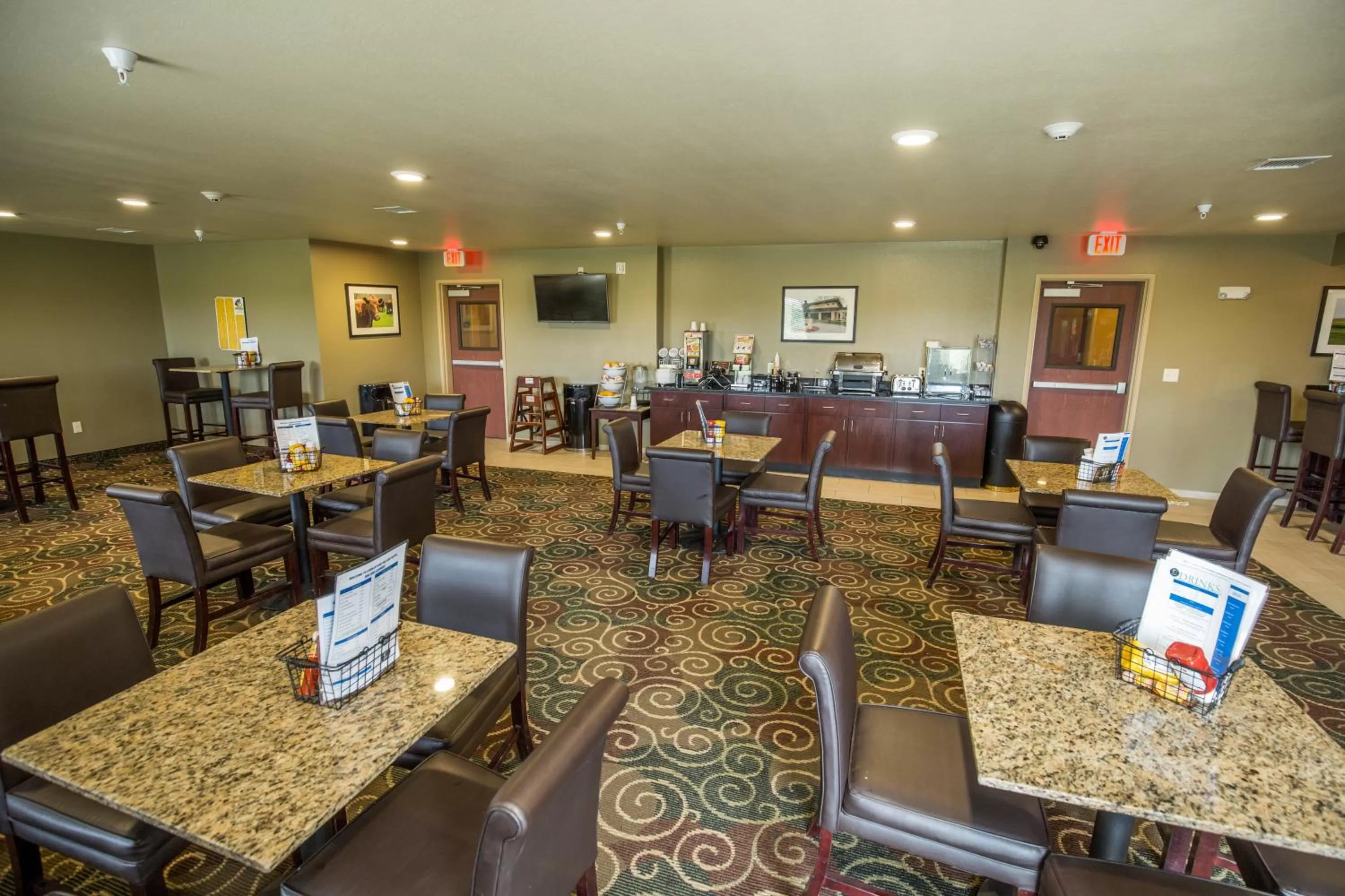 Lounge or bar in Cobblestone Inn &amp; Suites-Winterset