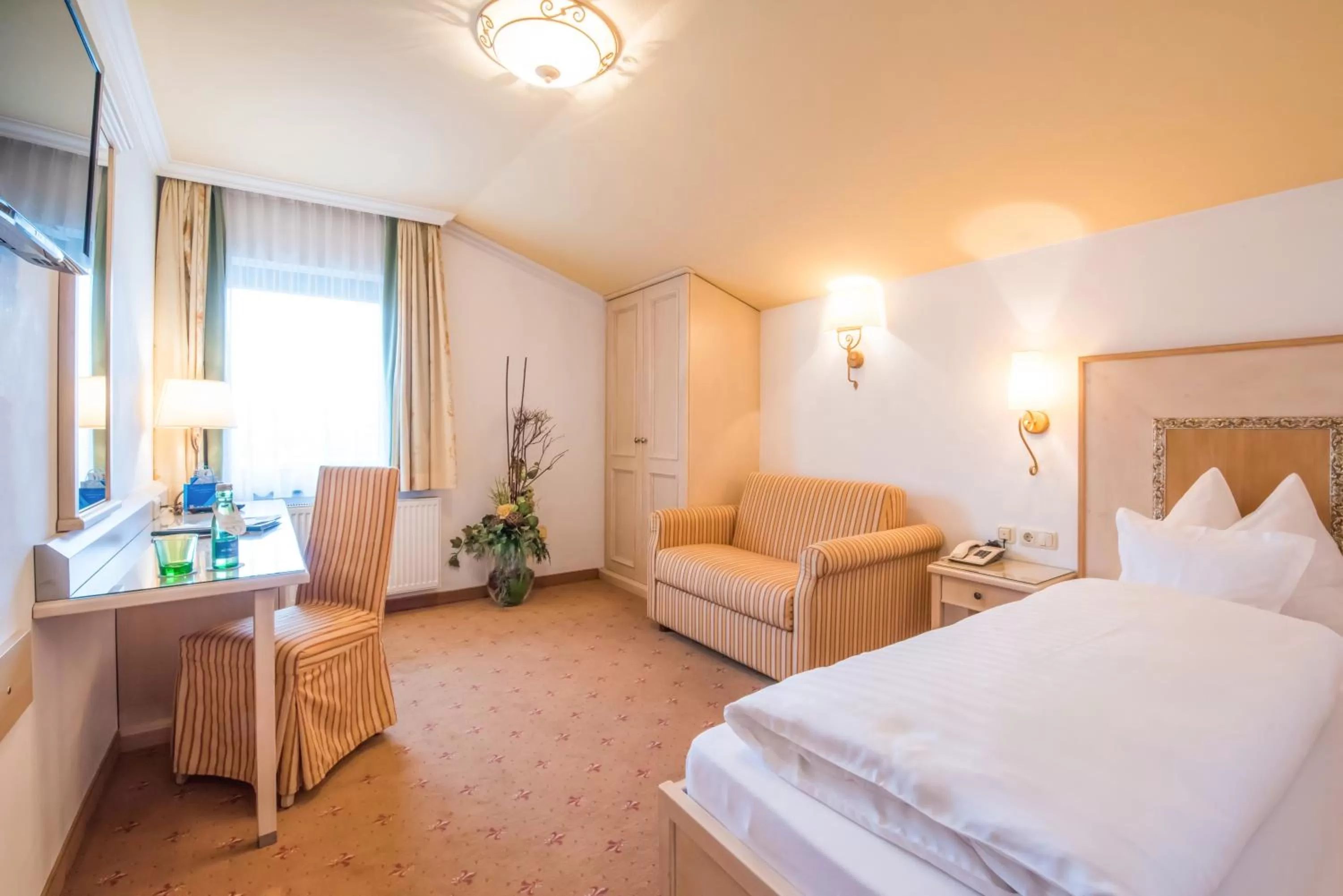 Day, Bed in Hotel Brückenwirt