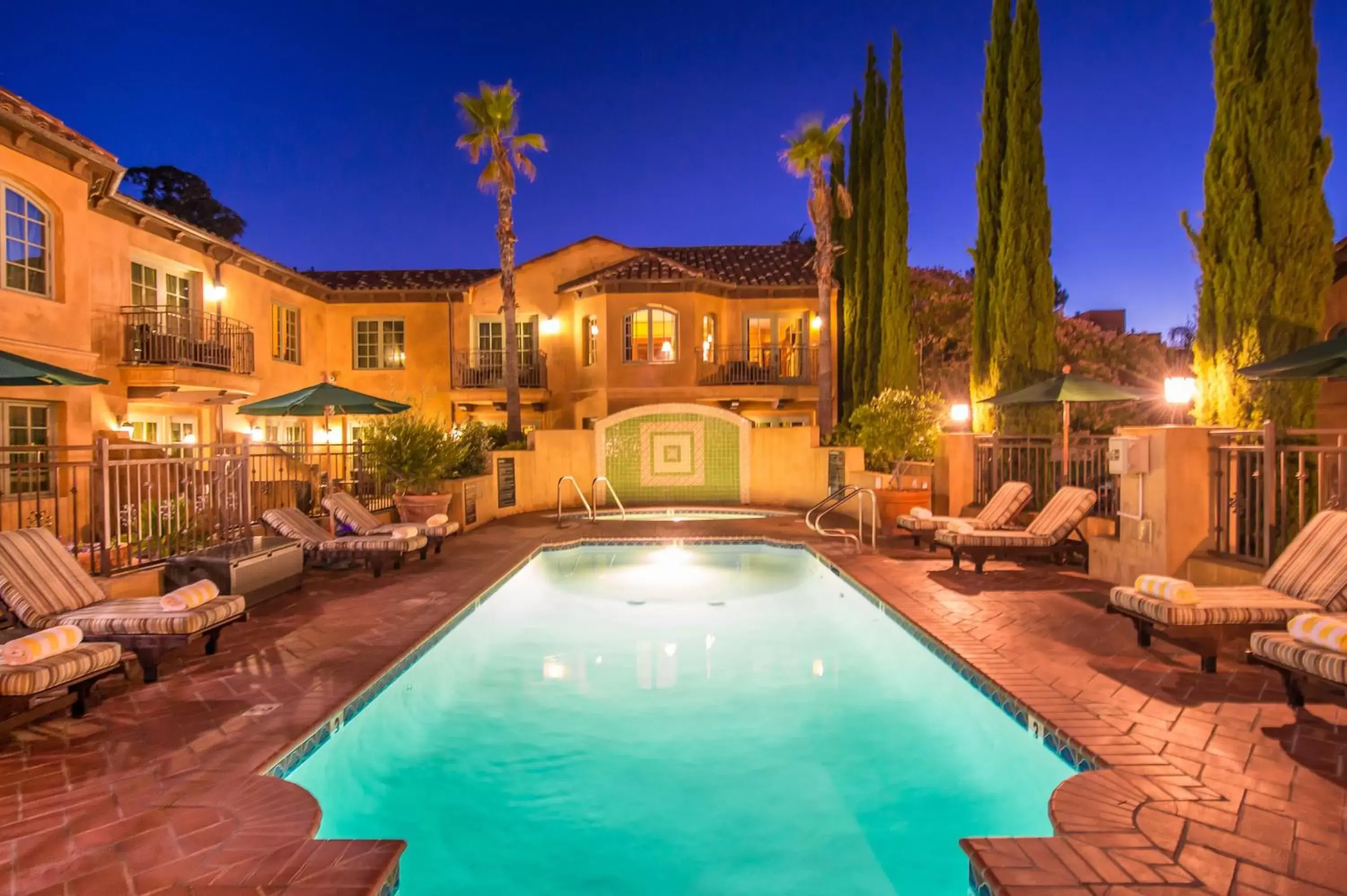 Swimming pool in Hotel Los Gatos