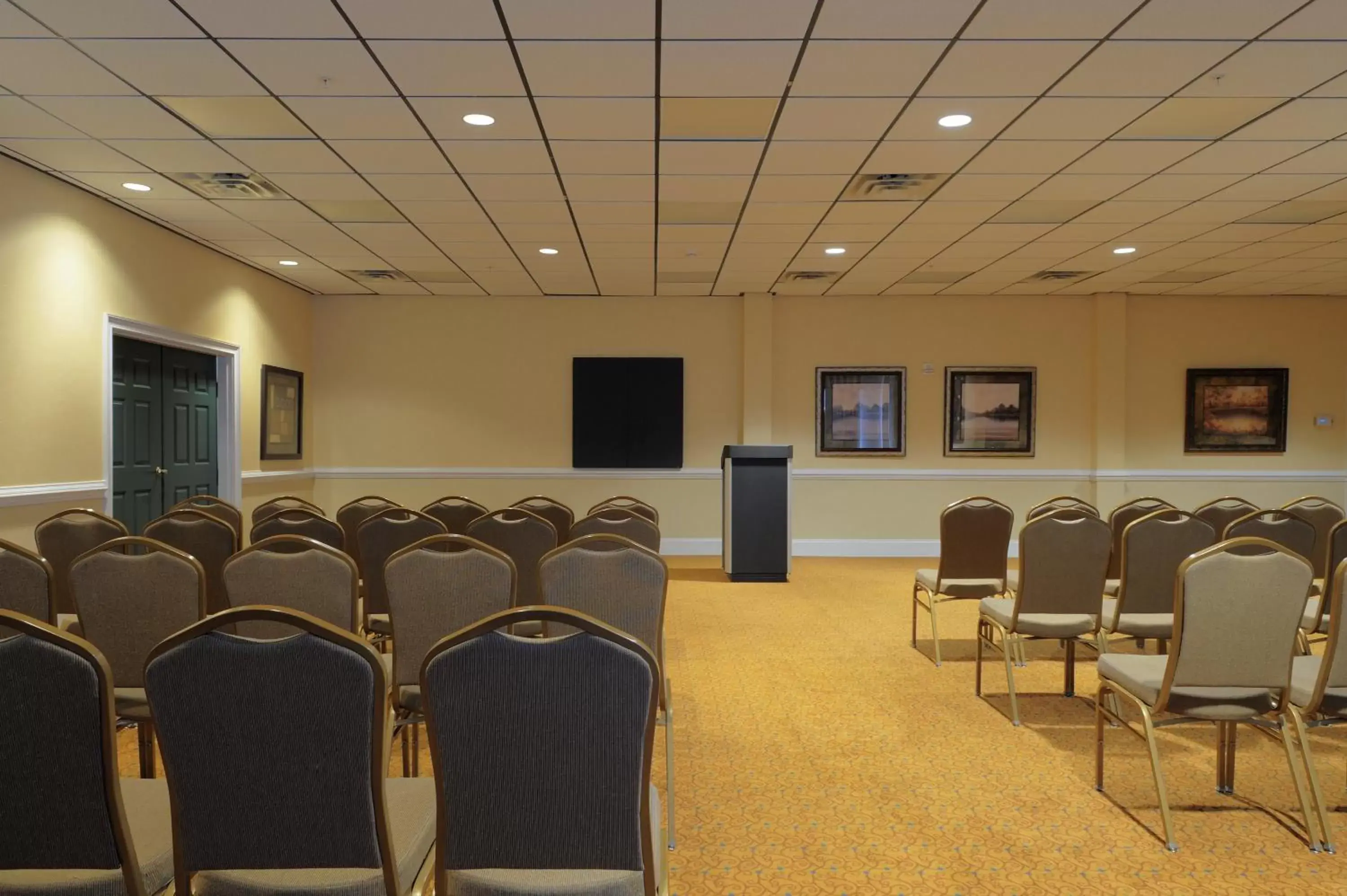 Meeting/conference room in Country Inn & Suites by Radisson, Orangeburg, SC