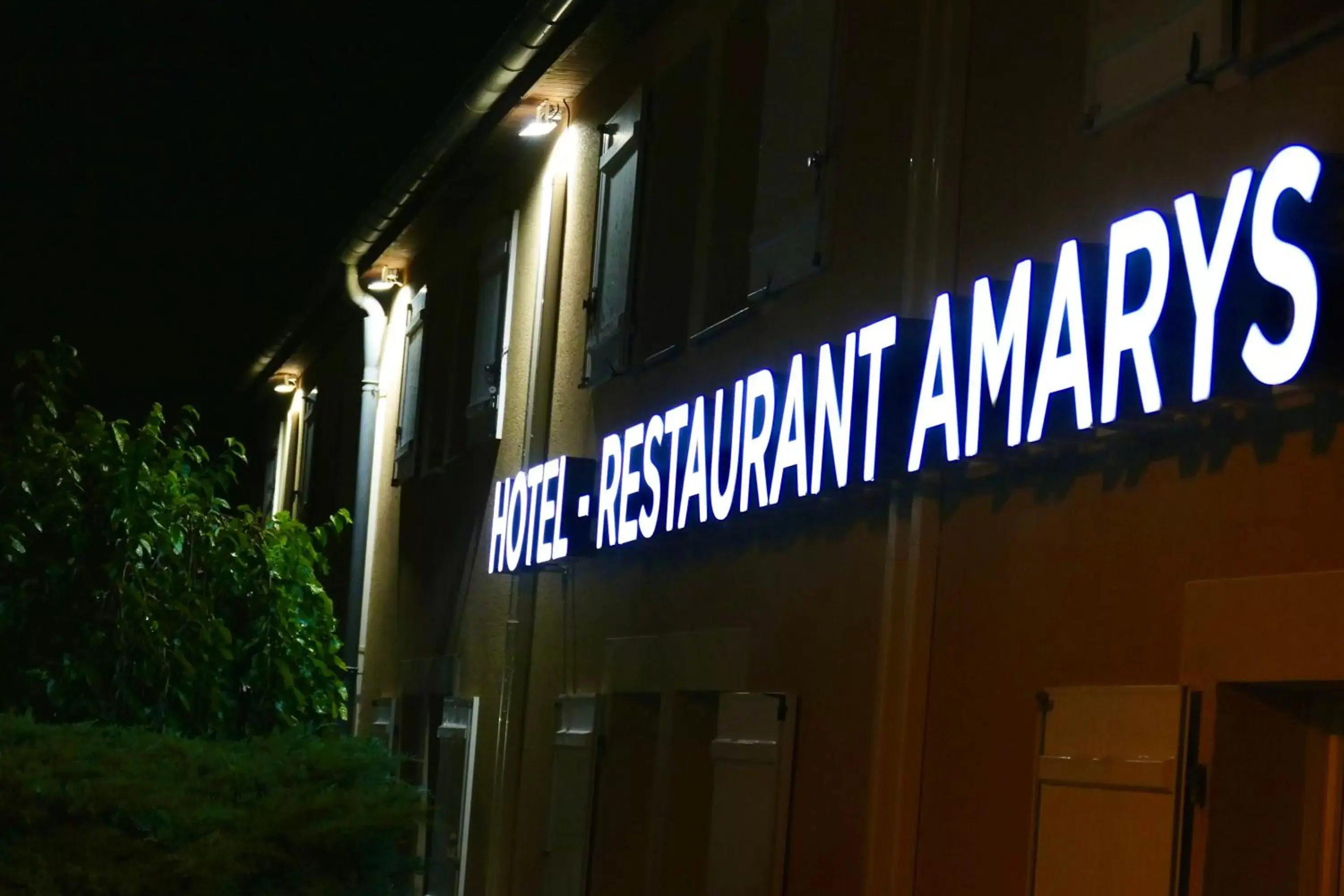 Night, Property Building in Sure Hotel by Best Western Châteauroux