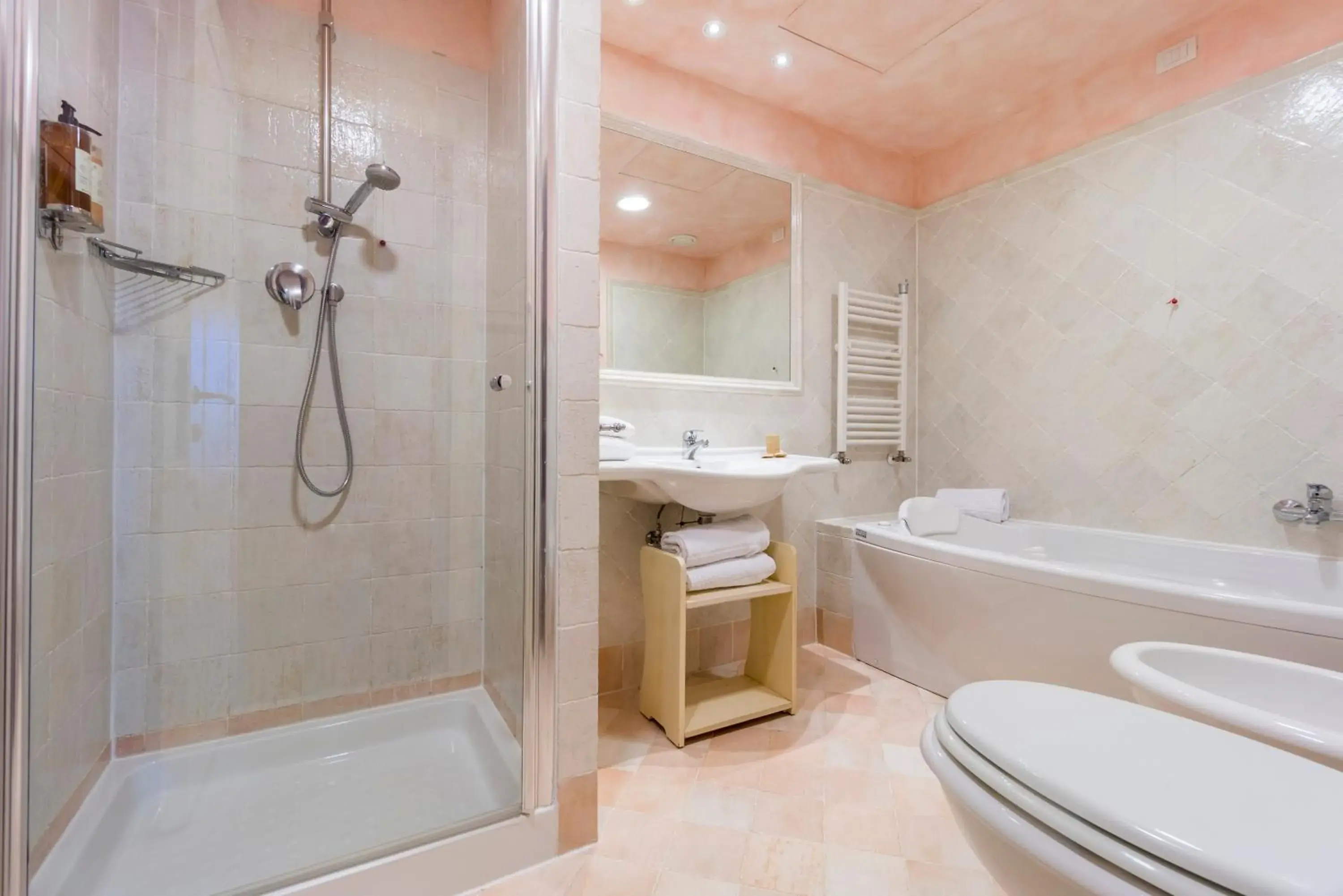 Shower, Bathroom in Hotel Borgo Di Cortefreda