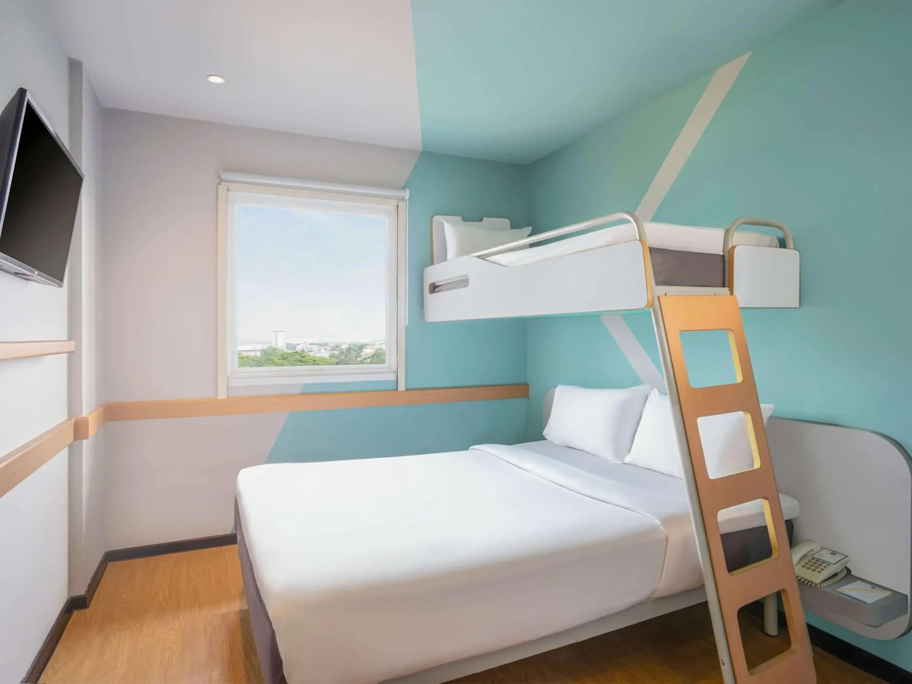 Bedroom, Bunk Bed in Ibis Budget Jakarta Airport