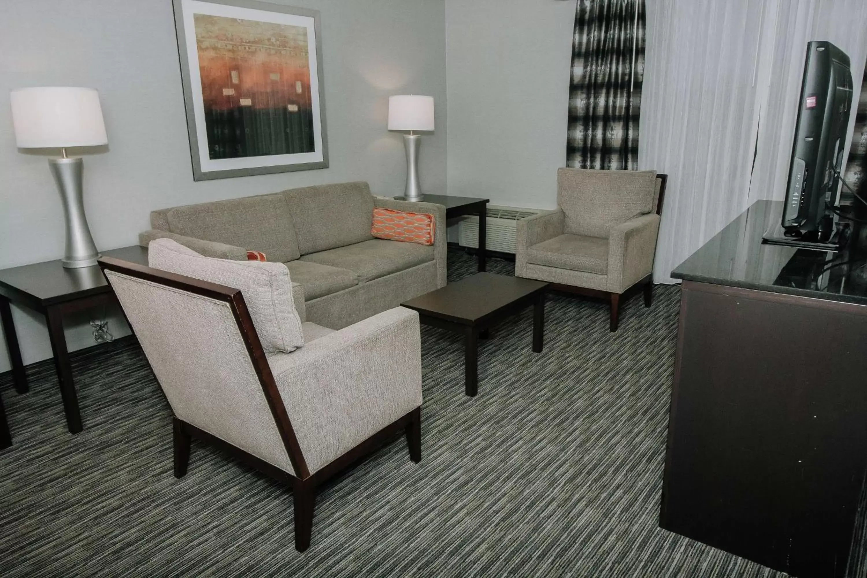 Bedroom, Seating Area in DoubleTree by Hilton Dearborn