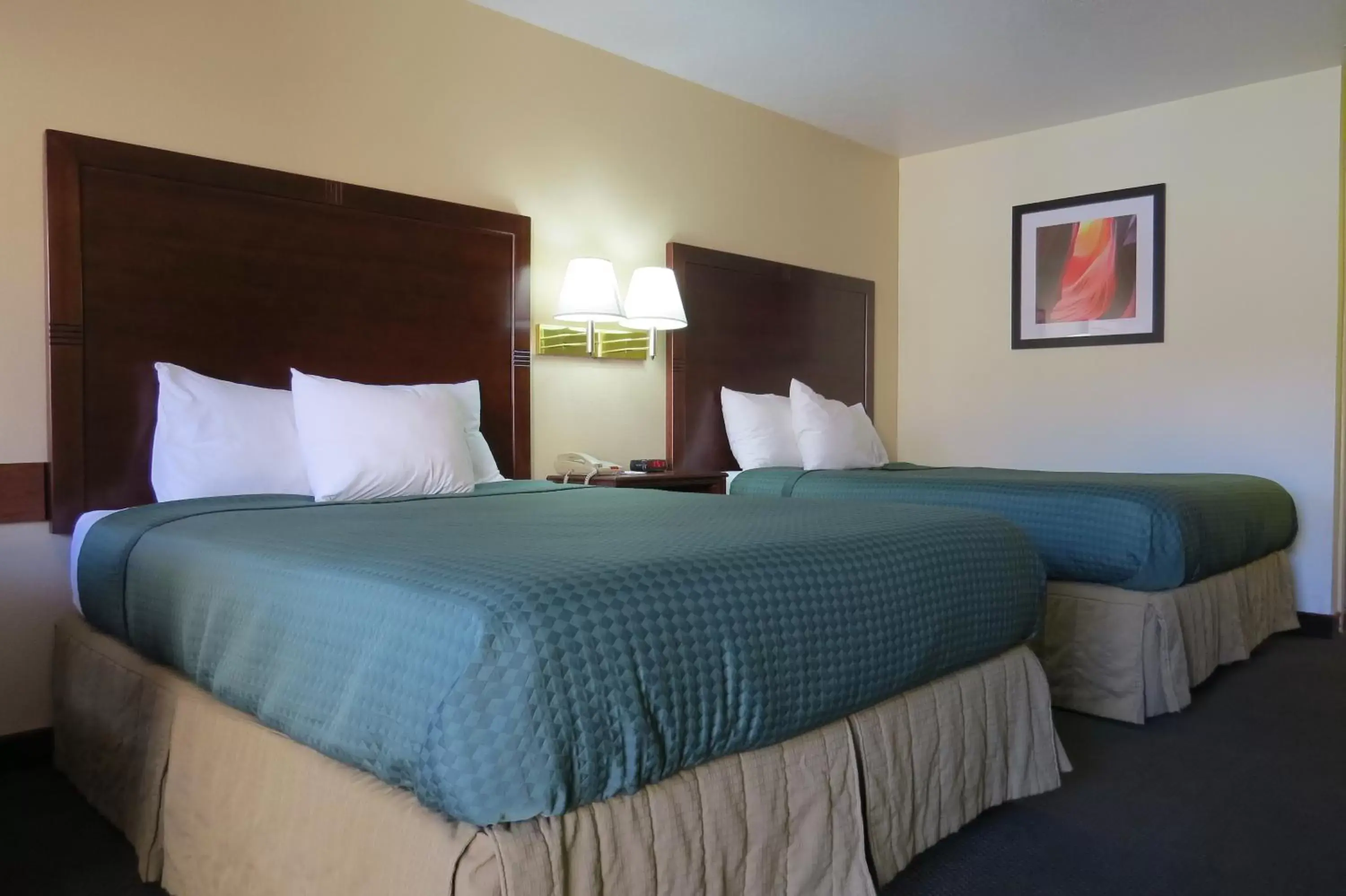 Bedroom, Bed in America's Best Inn & Suites Saint George