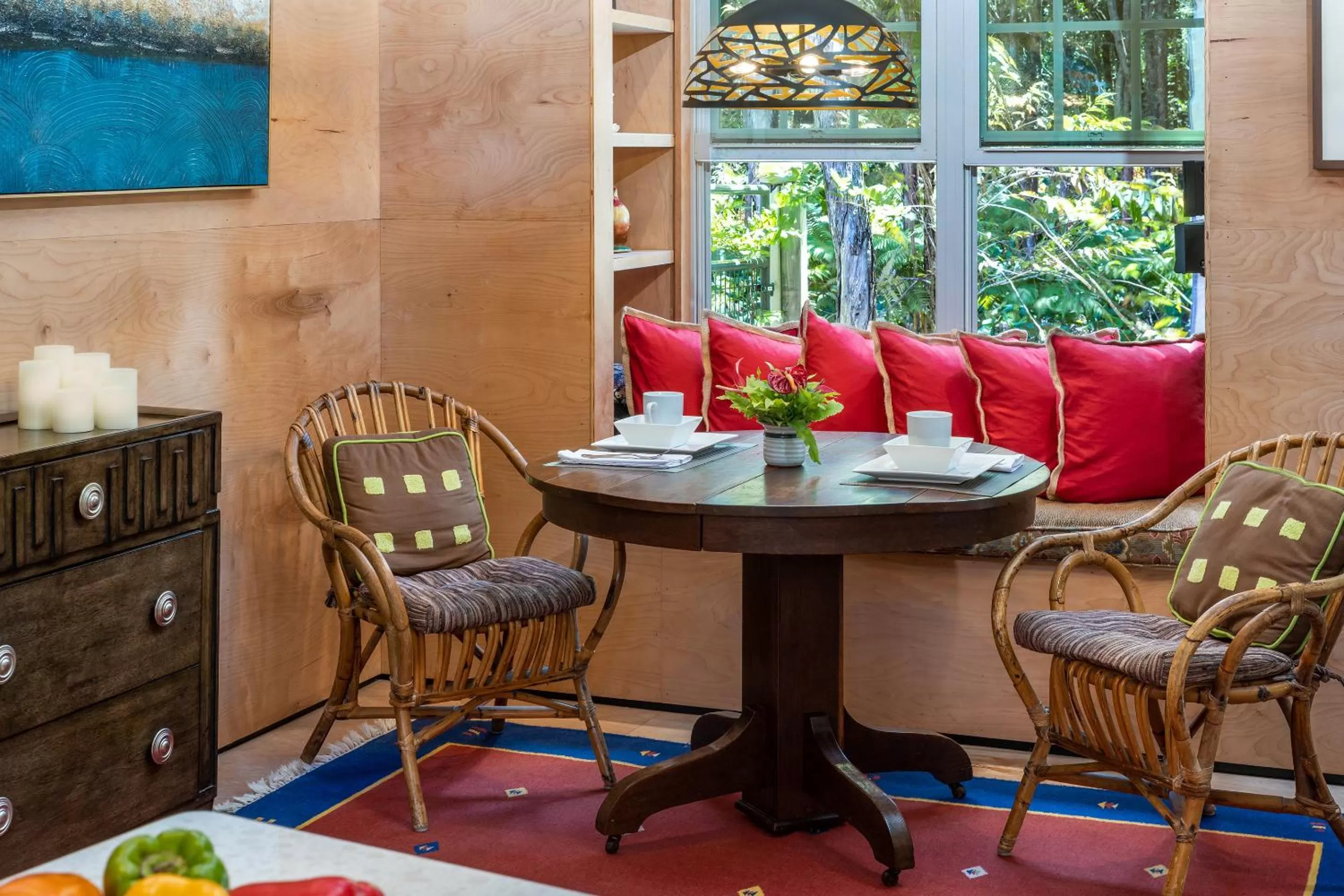 Seating area in Volcano Village Estates