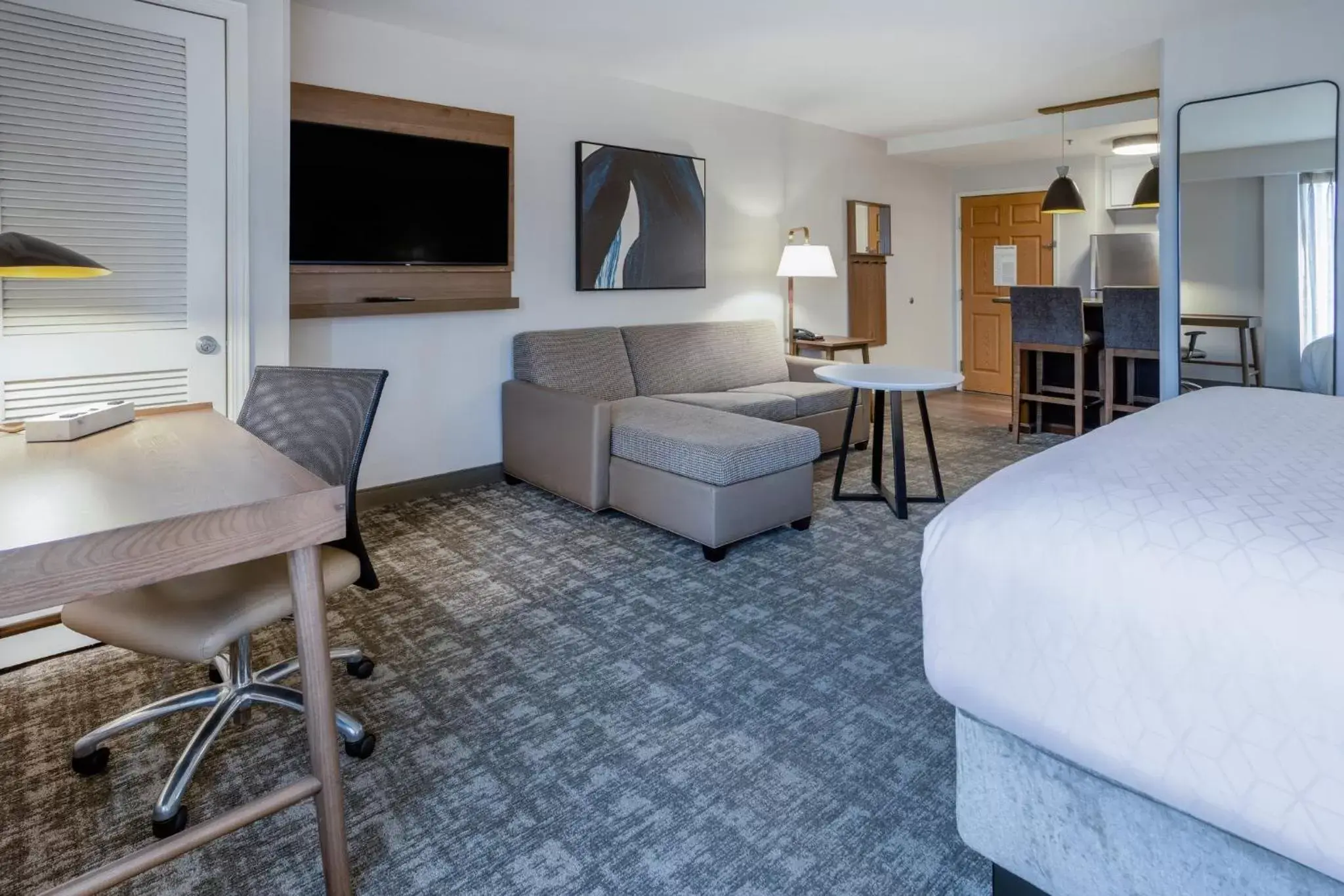 Photo of the whole room, Seating Area in Staybridge Suites Wilmington East, an IHG Hotel