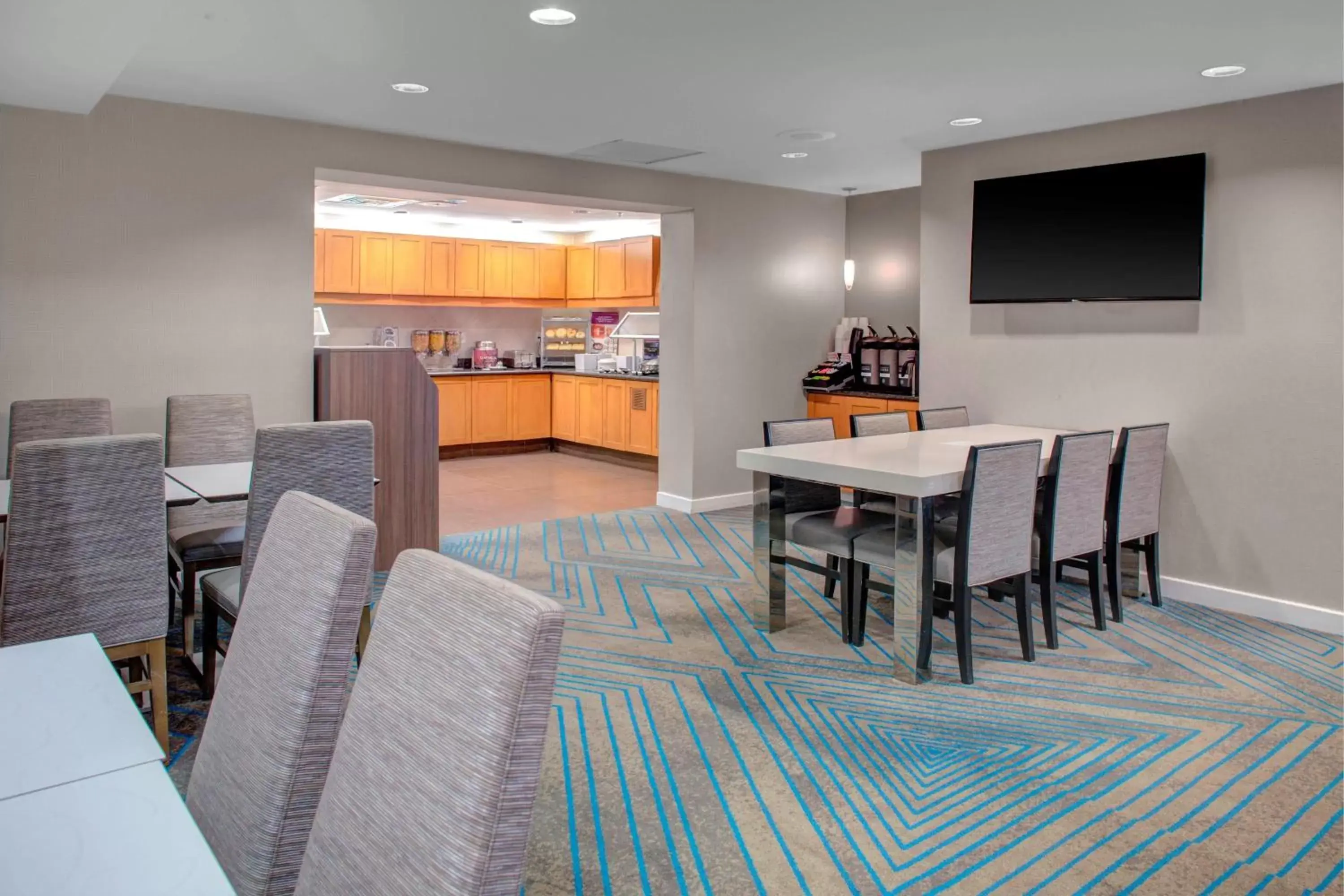 Restaurant/places to eat in Residence Inn by Marriott Richmond Chester