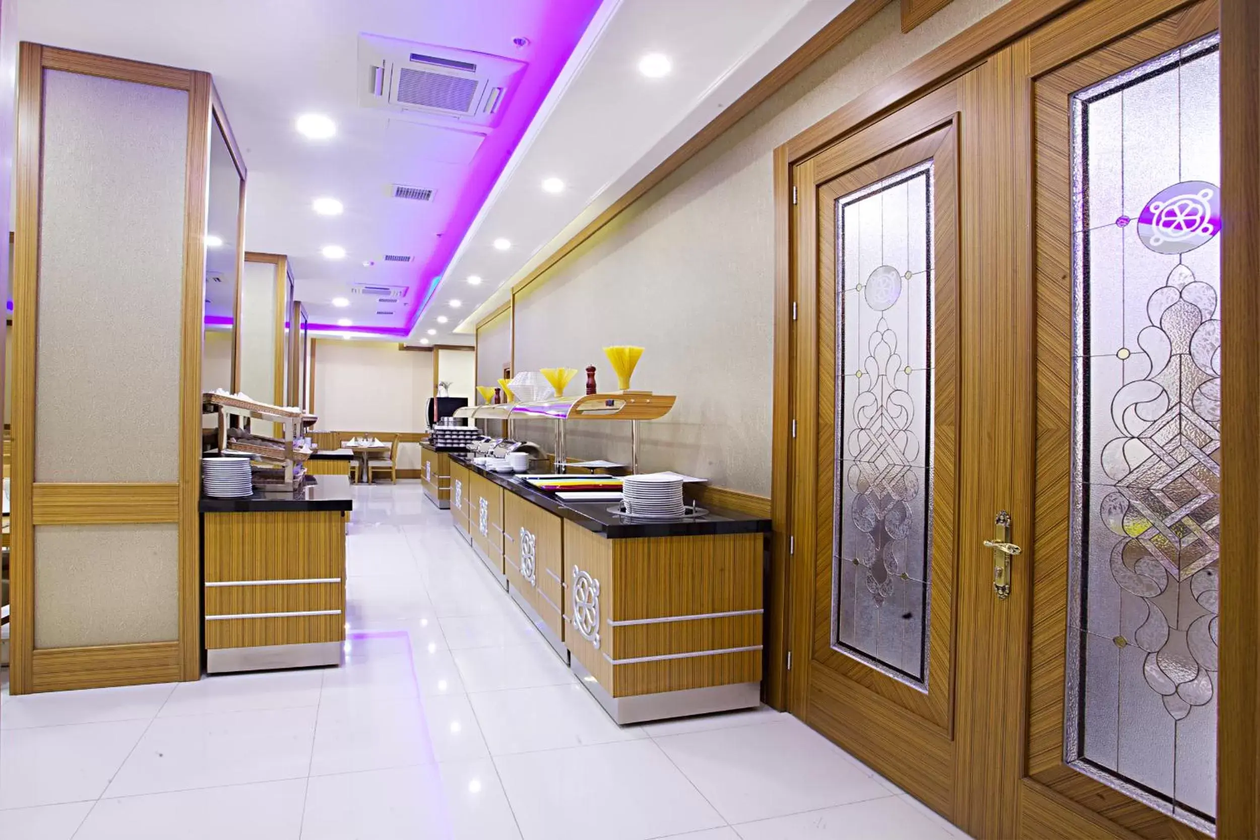 Restaurant/places to eat, Kitchen/Kitchenette in Alpinn Hotel Istanbul