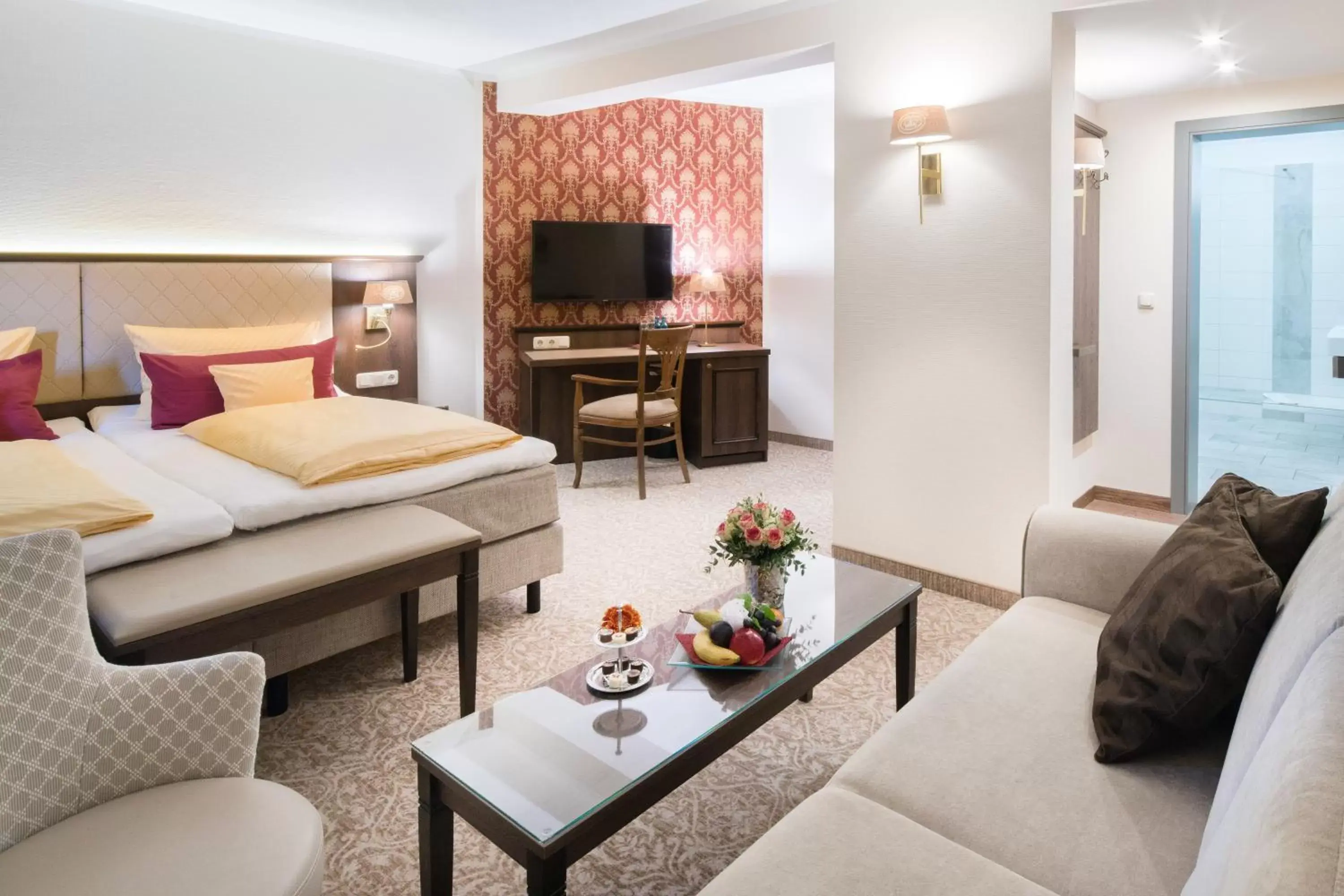 TV and multimedia, Bed in Schlosshotel Klaffenbach TV and multimedia, Bed in Schlosshotel Klaffenbach