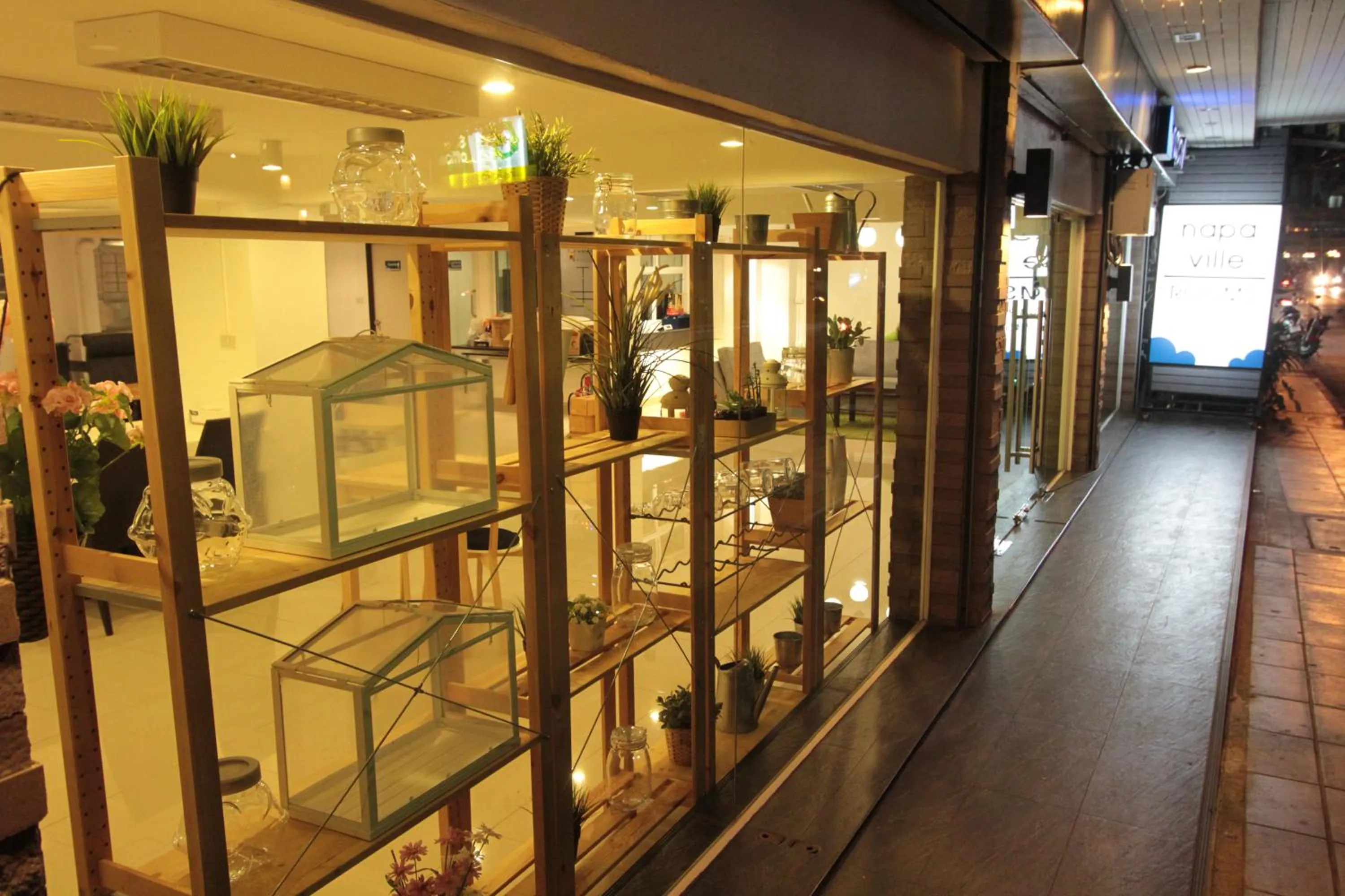 Facade/entrance in Napaville Huai Khwang