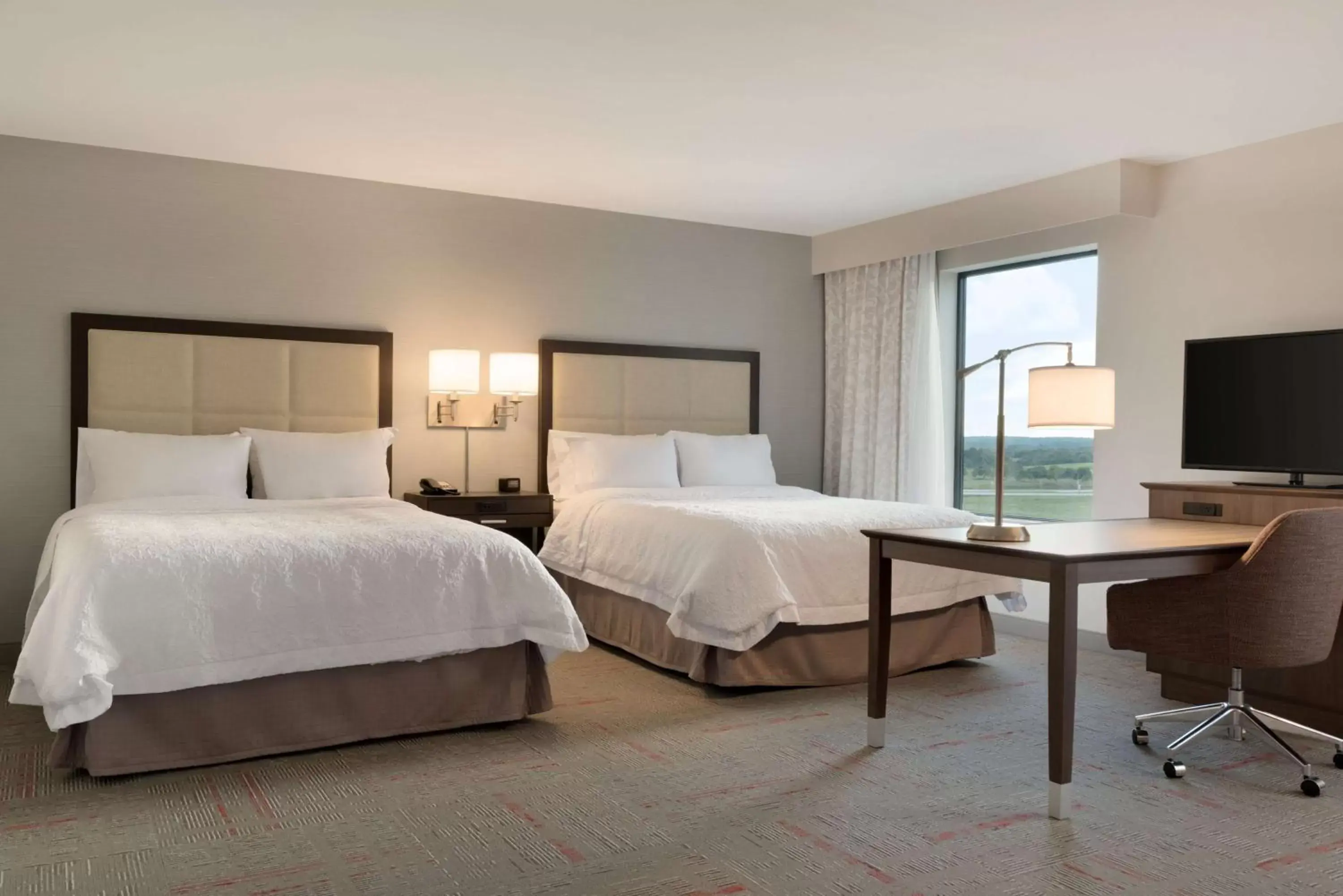 Bed in Hampton Inn & Suites Kenosha
