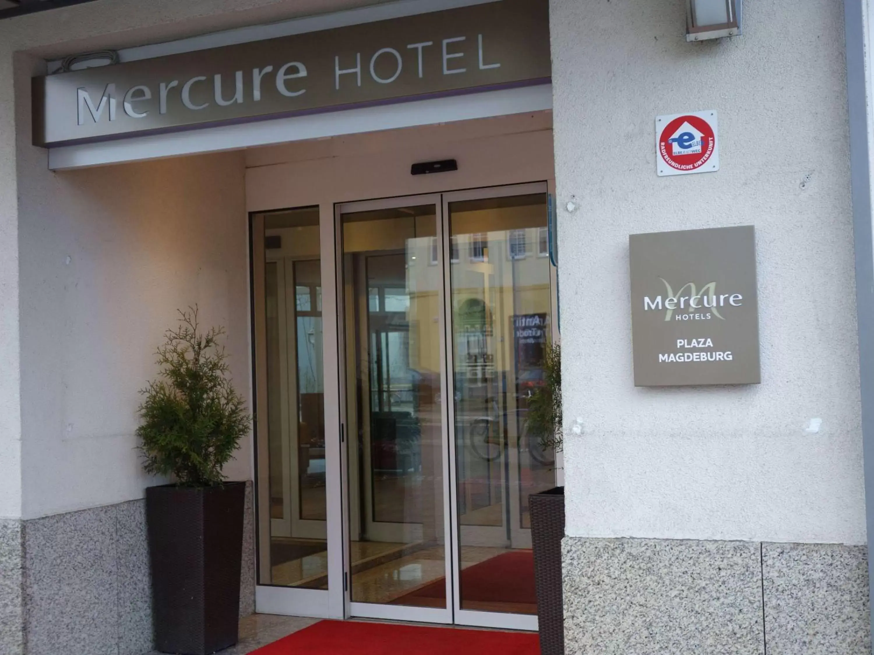Property building, Property Logo/Sign in Mercure Hotel Plaza Magdeburg