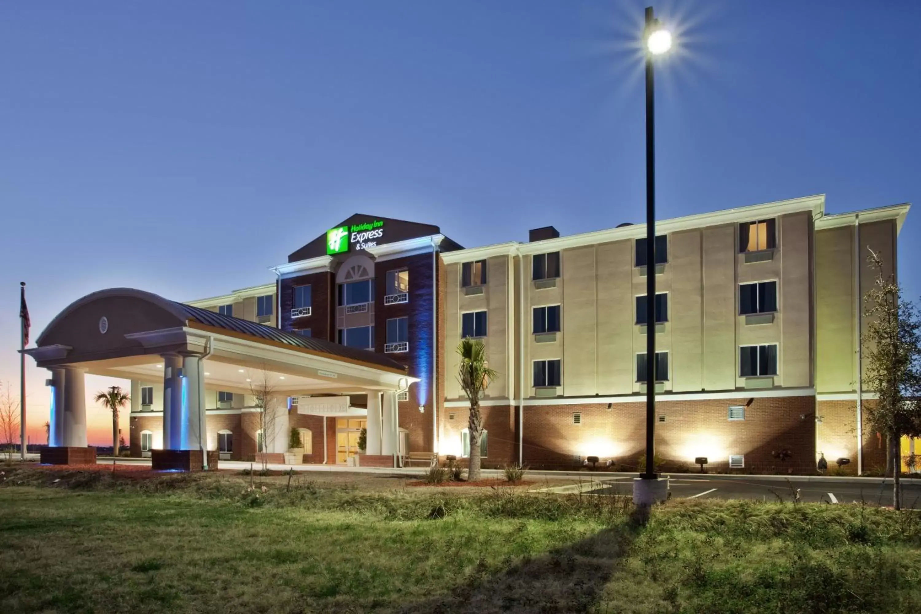 Property Building in Holiday Inn Express & Suites Moultrie, an IHG Hotel