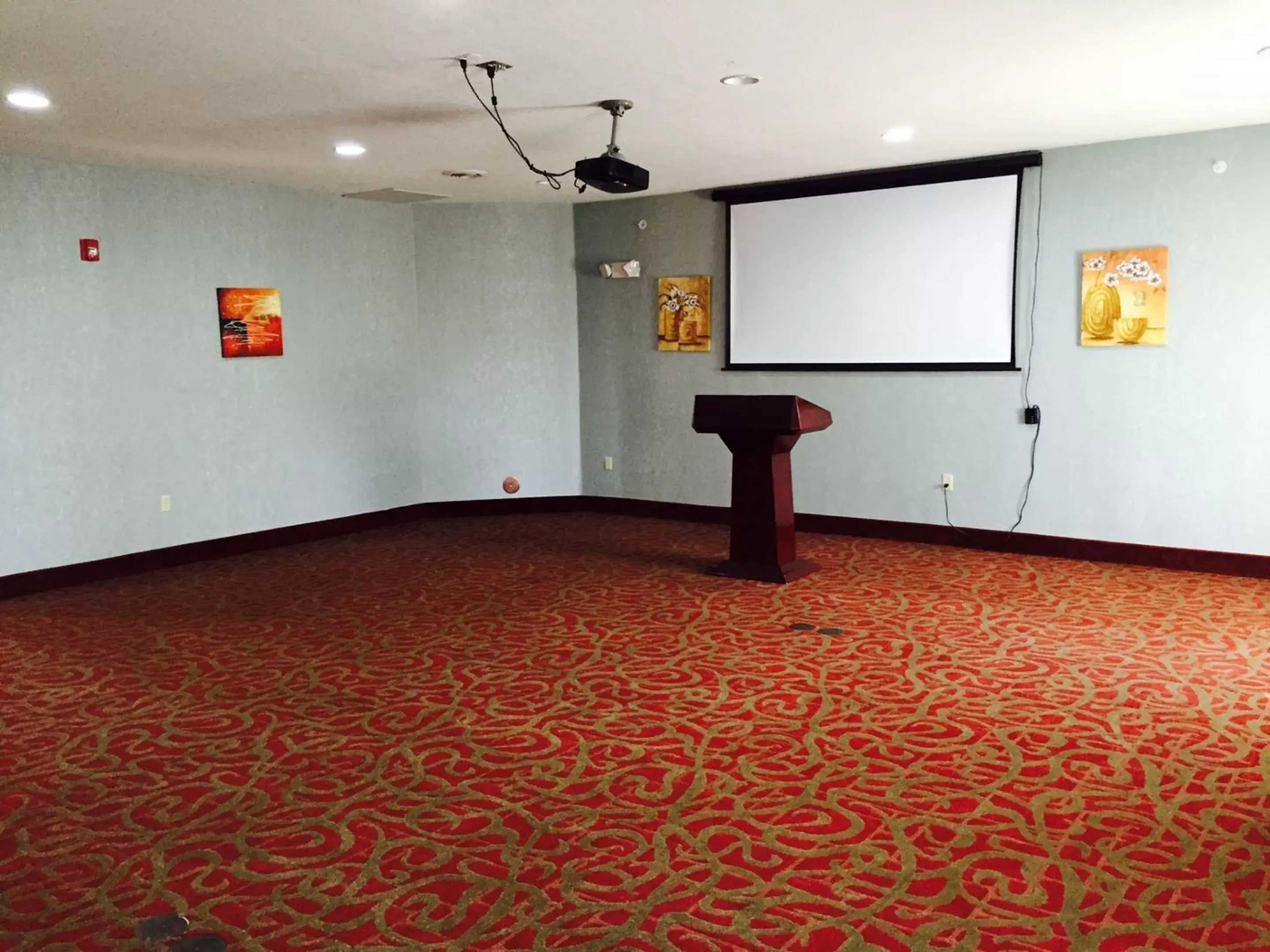 Meeting/conference room in Red Roof Inn & Suites Detroit - Melvindale/Dearborn