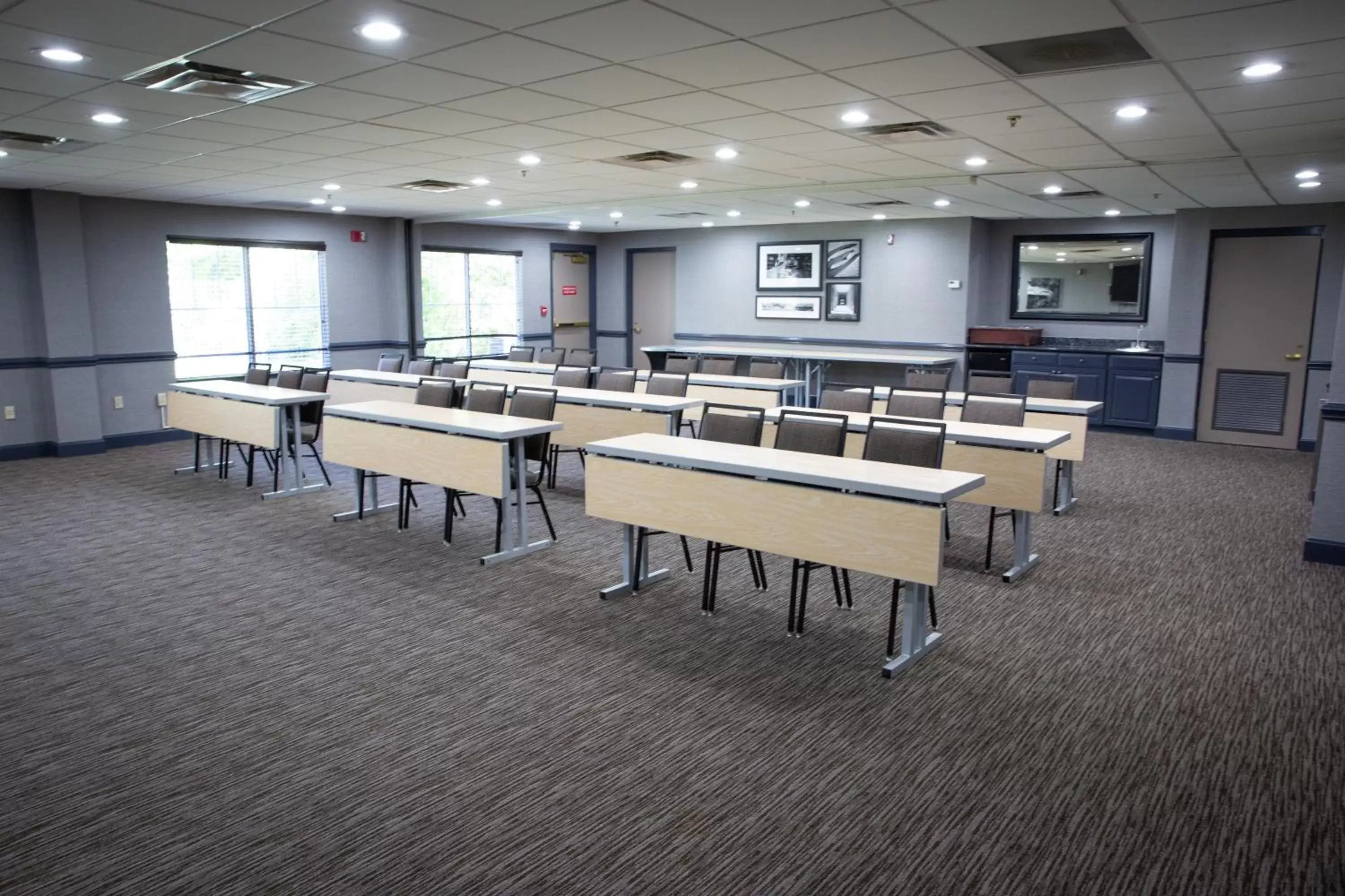 Meeting/conference room in Country Inn & Suites by Radisson, Burlington (Elon), NC