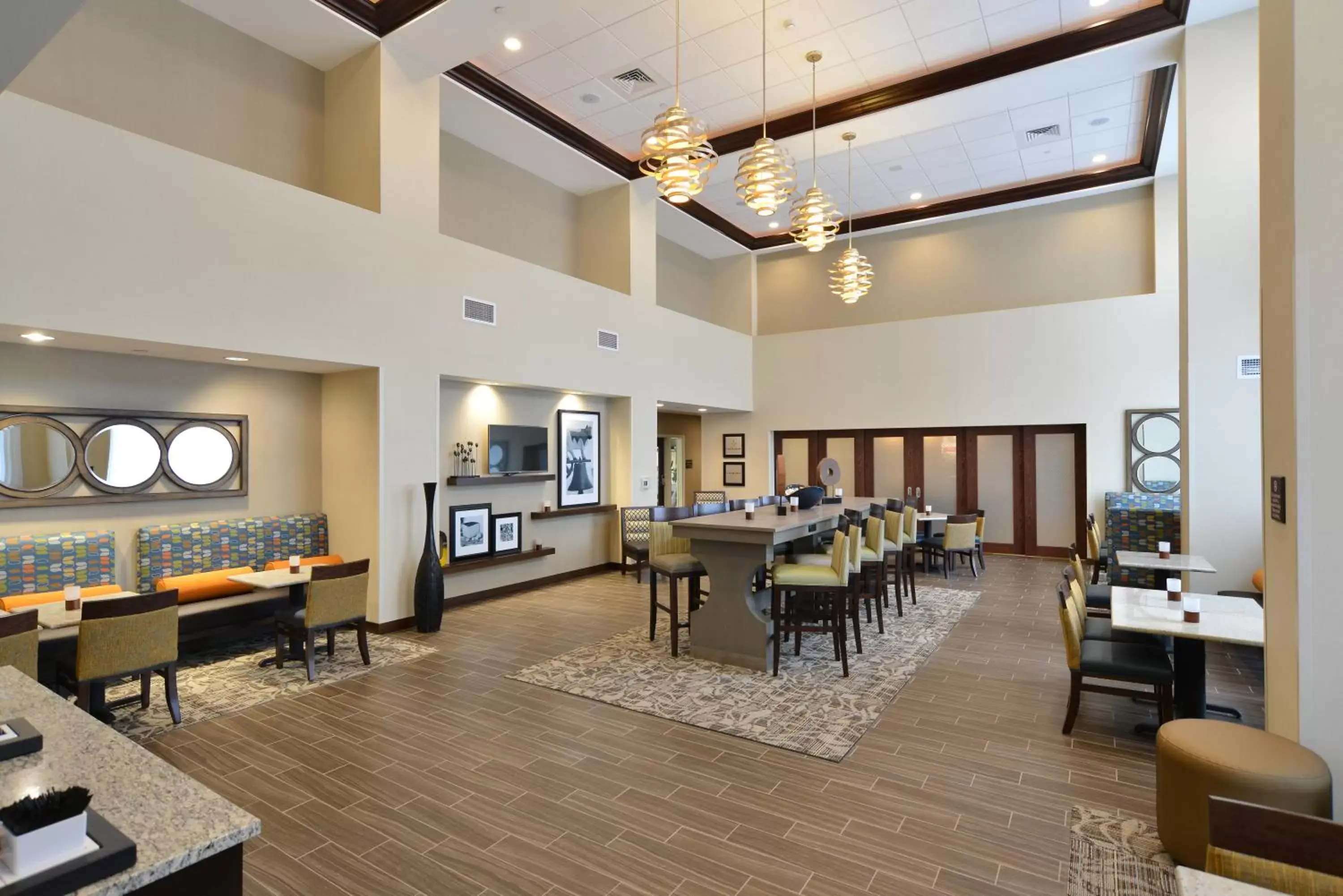 Lobby or reception, Restaurant/Places to Eat in Hampton Inn & Suites Chippewa Falls