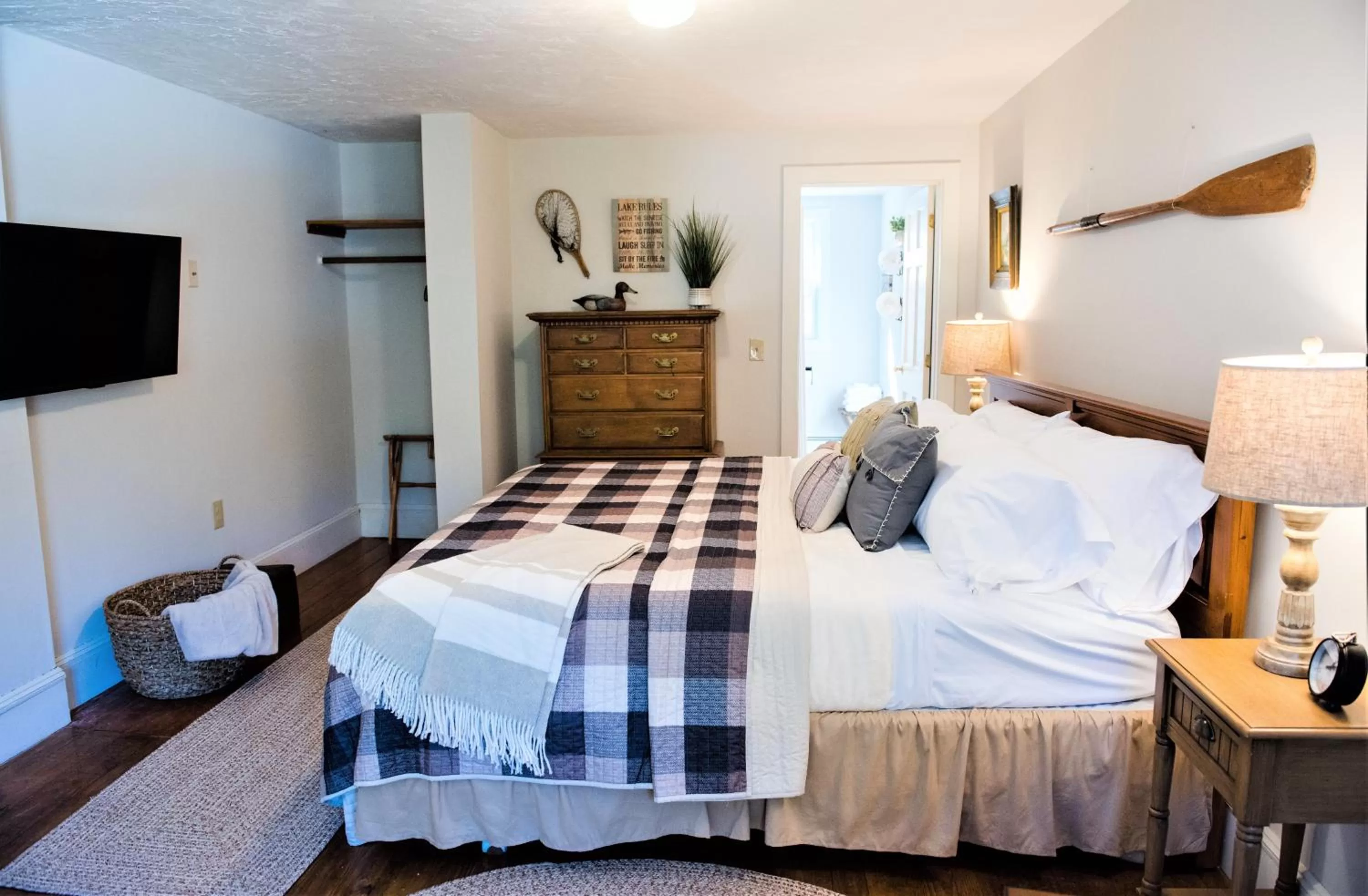 Bedroom, Bed in Inn on Golden Pond