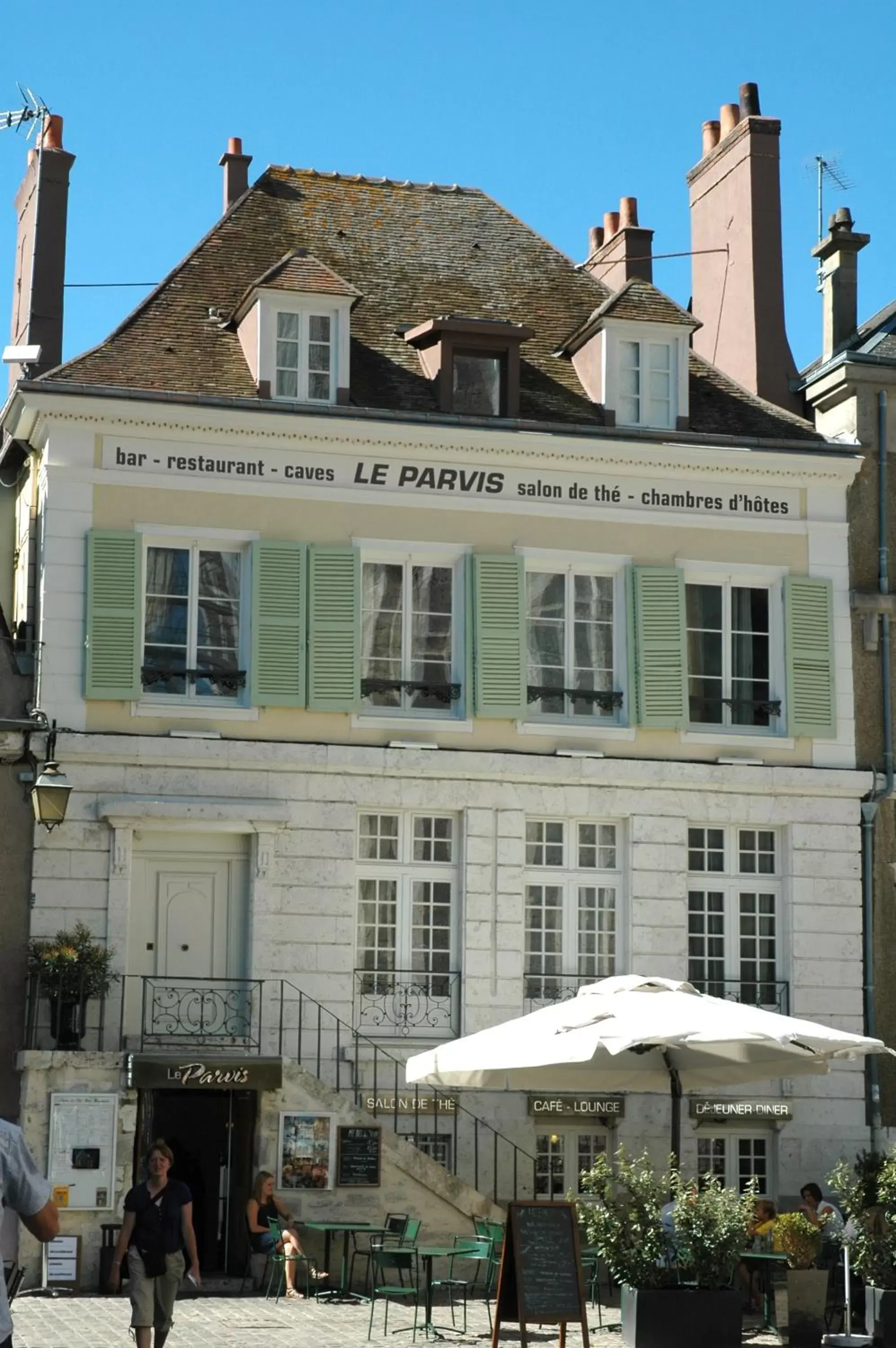 Facade/entrance, Property Building in Le Parvis