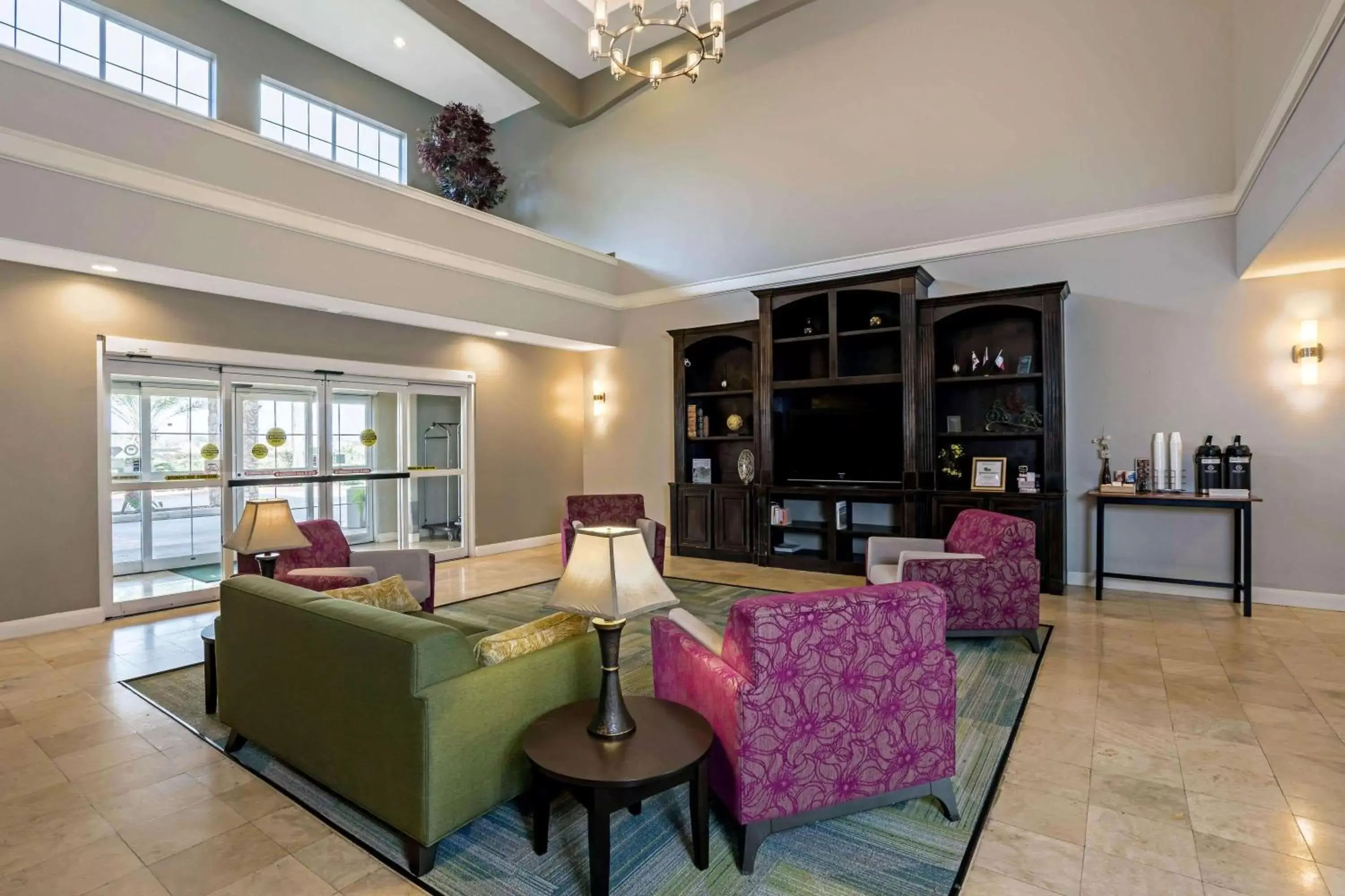 Lobby or reception, Seating Area in La Quinta by Wyndham Brookshire West Katy