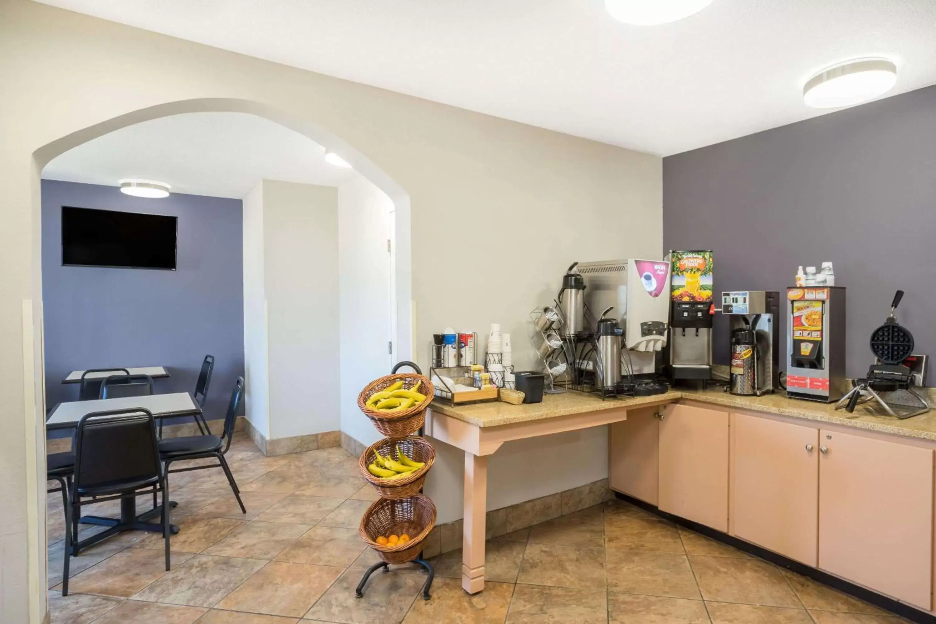 Restaurant/places to eat in Microtel Inn Bowling Green Restaurant/places to eat in Microtel Inn Bowling Green