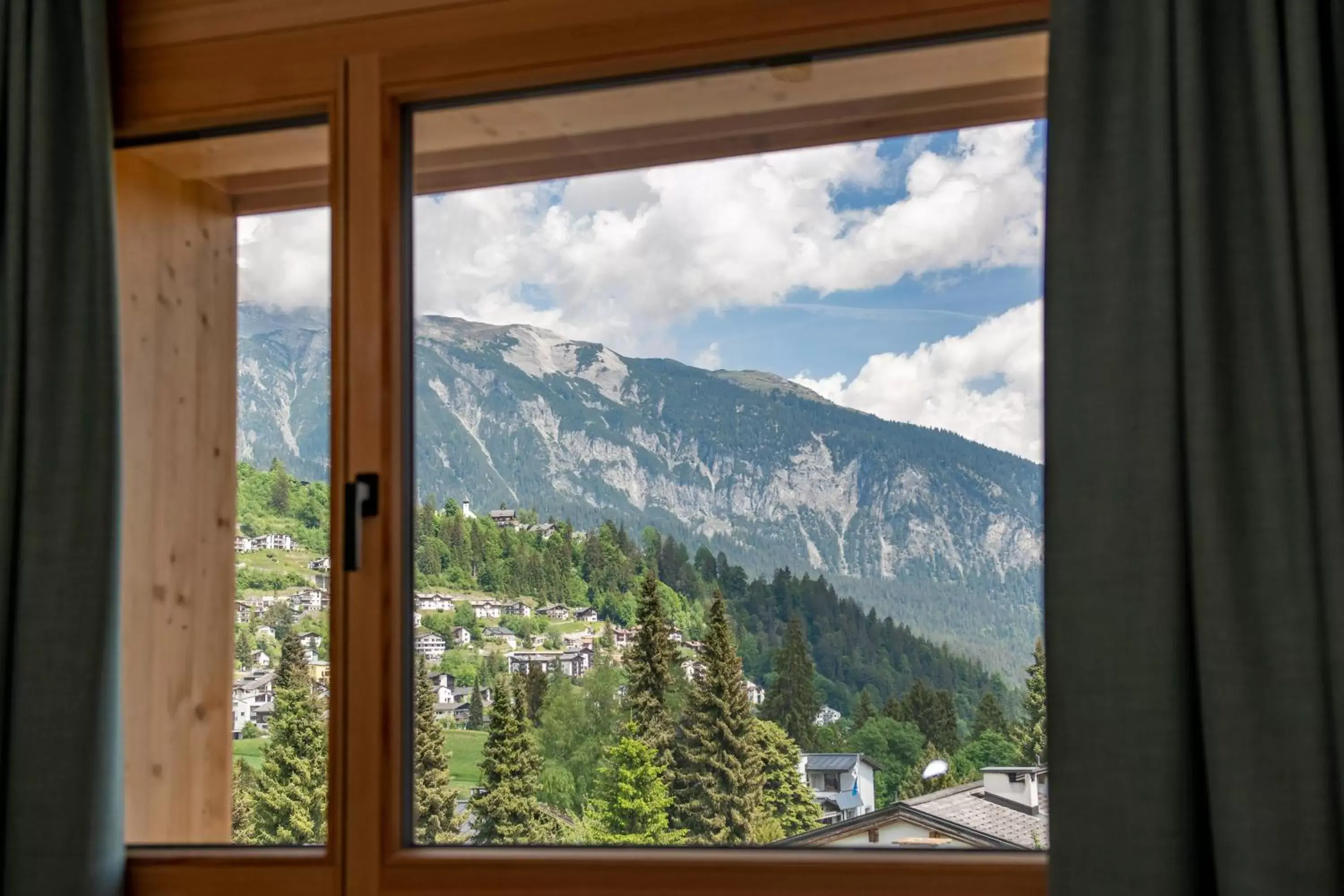 View (from property/room), Mountain View in Flem Mountain Lodge