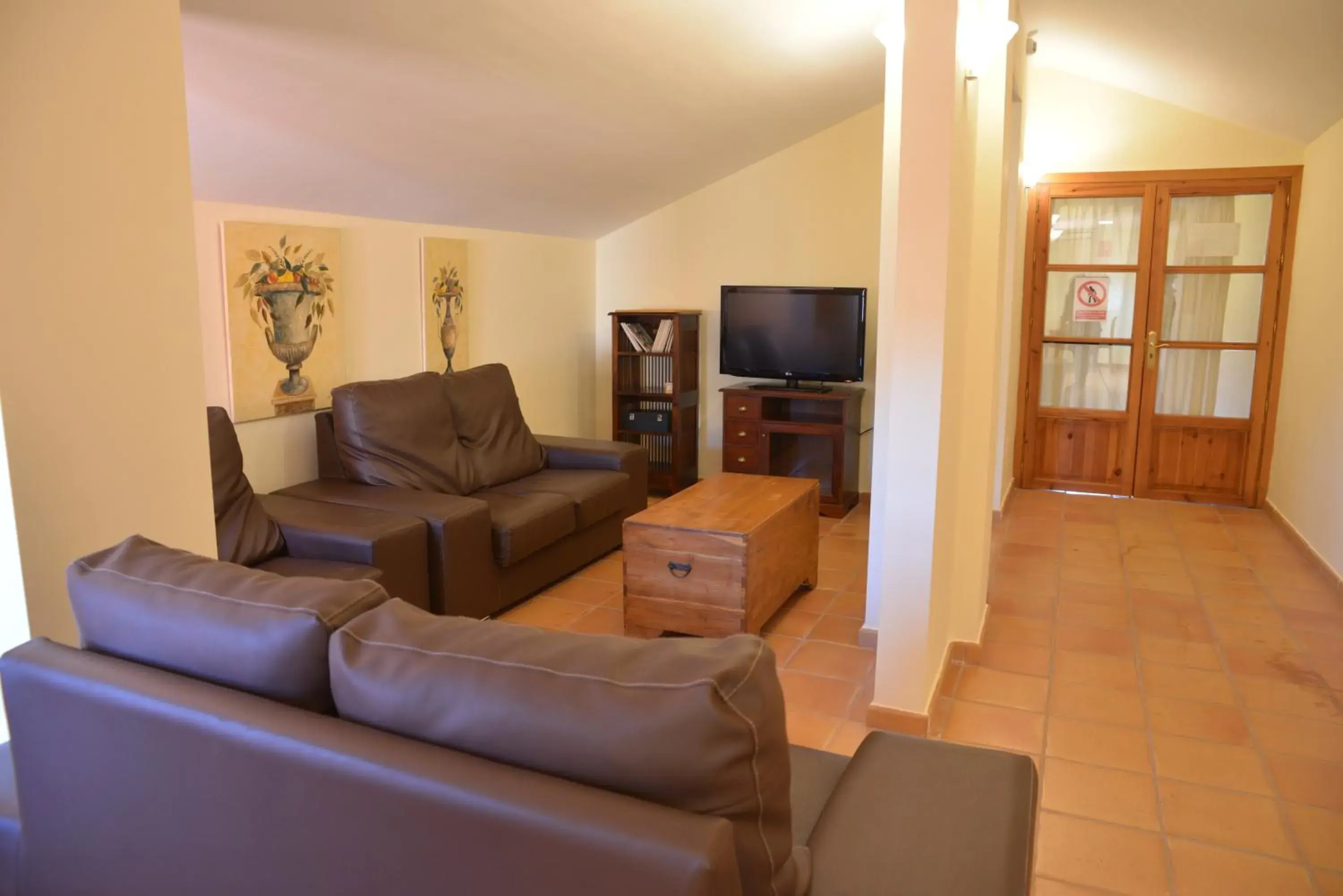 Communal lounge/ TV room, Seating Area in Jardines de La Santa