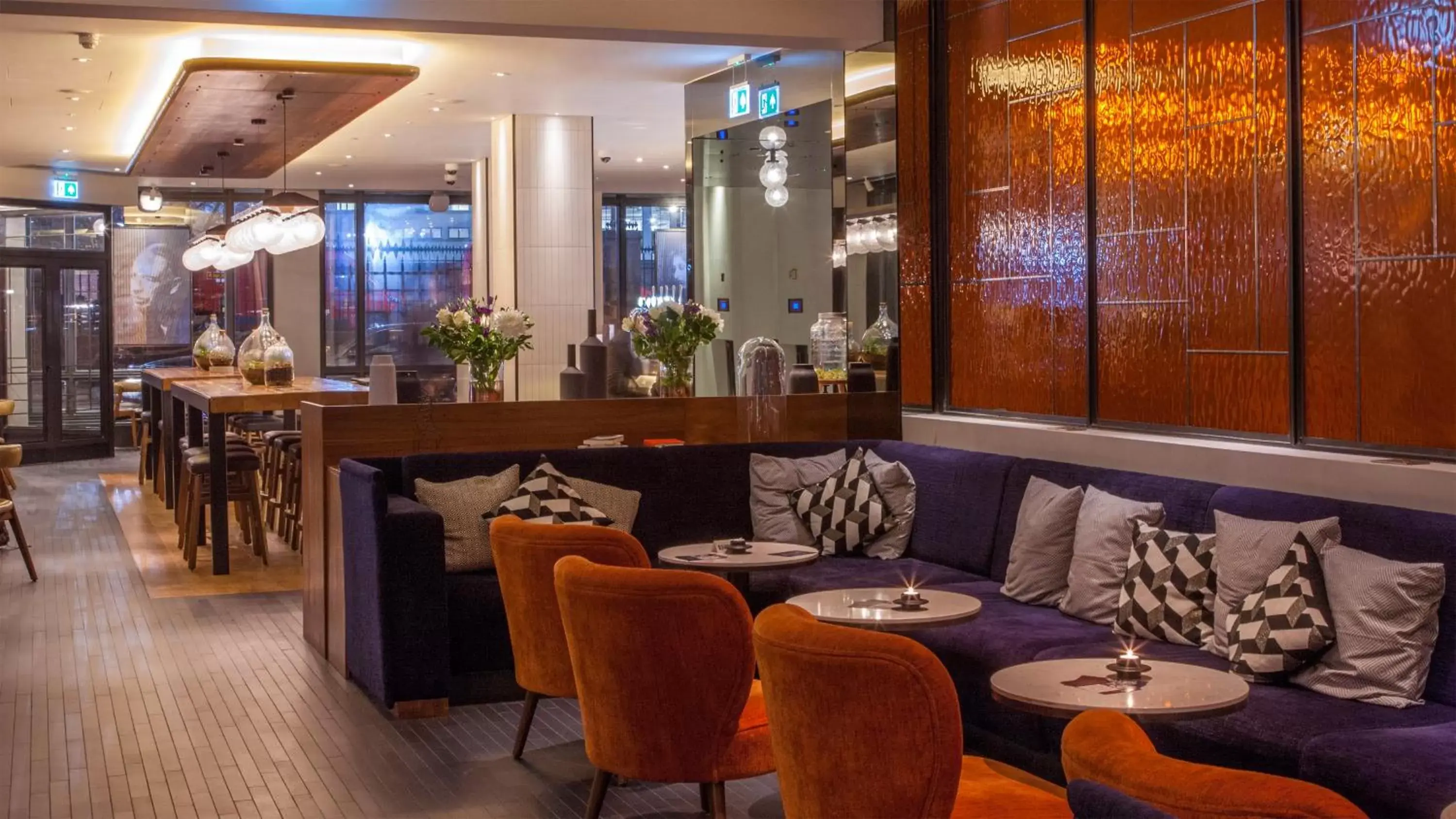 Lounge or bar in Crowne Plaza London Kings Cross, an IHG Hotel