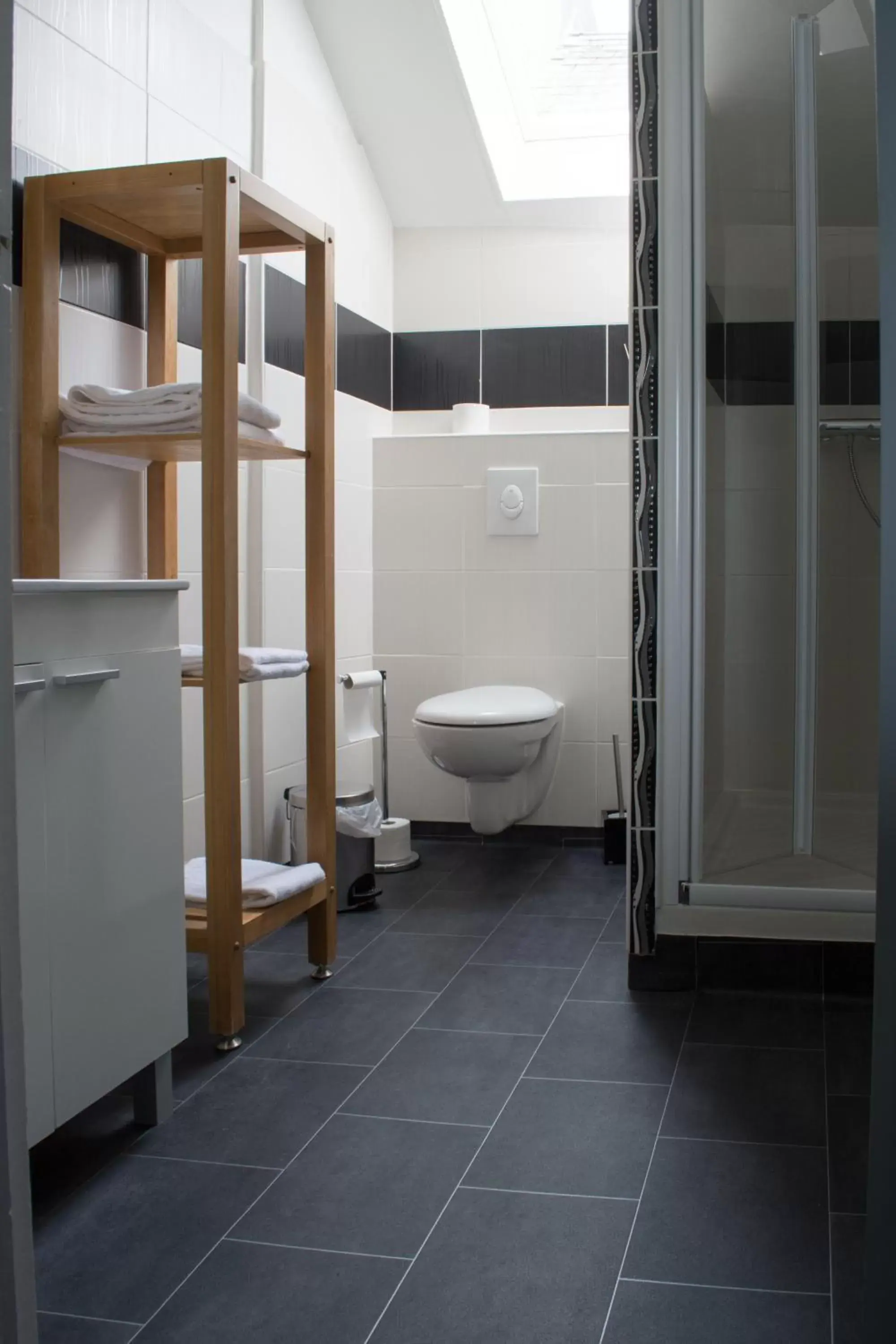 Bathroom in The Originals Boutique, Hôtel Le George , Loches